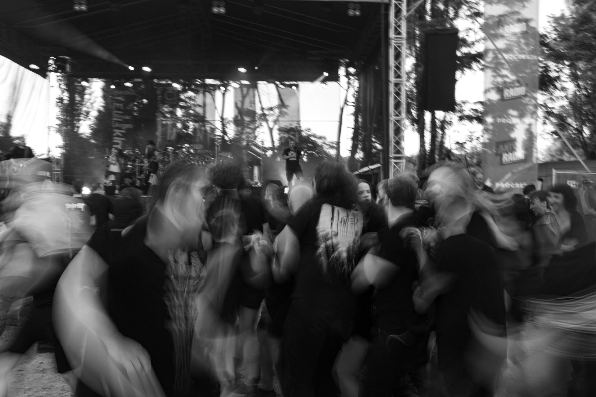 Hunter - postpandemoniczny koncert z okazji XXXV-lecia.Progresja - Gramy do Woli, Warszawa.Publicznosc Hunter - pogo. Letnia Scena Progresji.fot. Andrzej Wasilkiewicz/Reporter