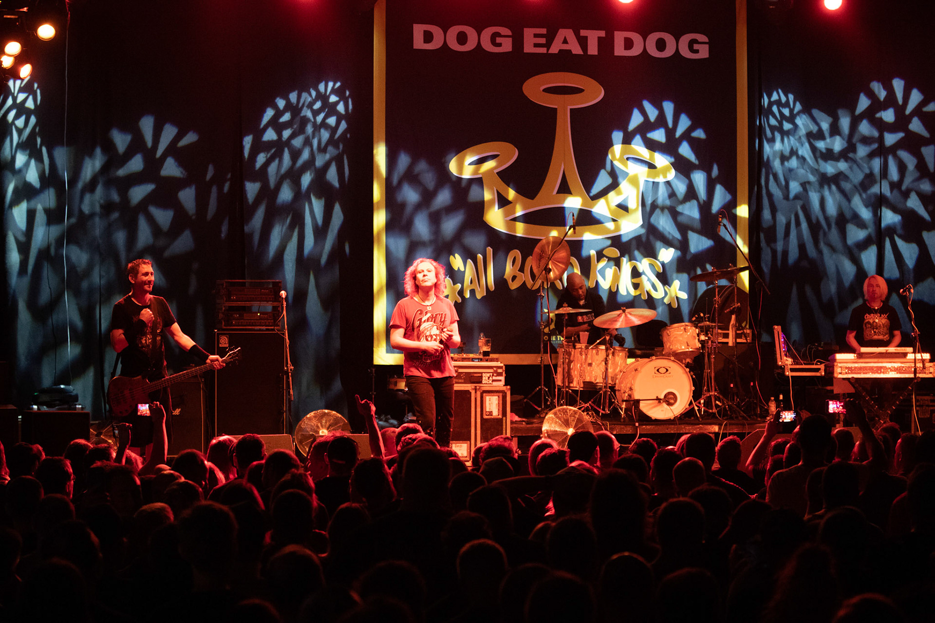 Dog Eat Dog - USA - hardcore, punkrock, rap, metal, hip hop,reggae, soul, funk,
Dave Neabore (bass), 
John Connor (vocals), 
Brandon Finley (drums) 
Roger Hämmerli (guitar)
Bozez (sax & beer)
koncert w Warszawskiej Progresji w ramach trasy 25 lat All Boro Kings zespołu Dog Eat Dog.
fot. Andrzej Wasilkiewicz/Reporter