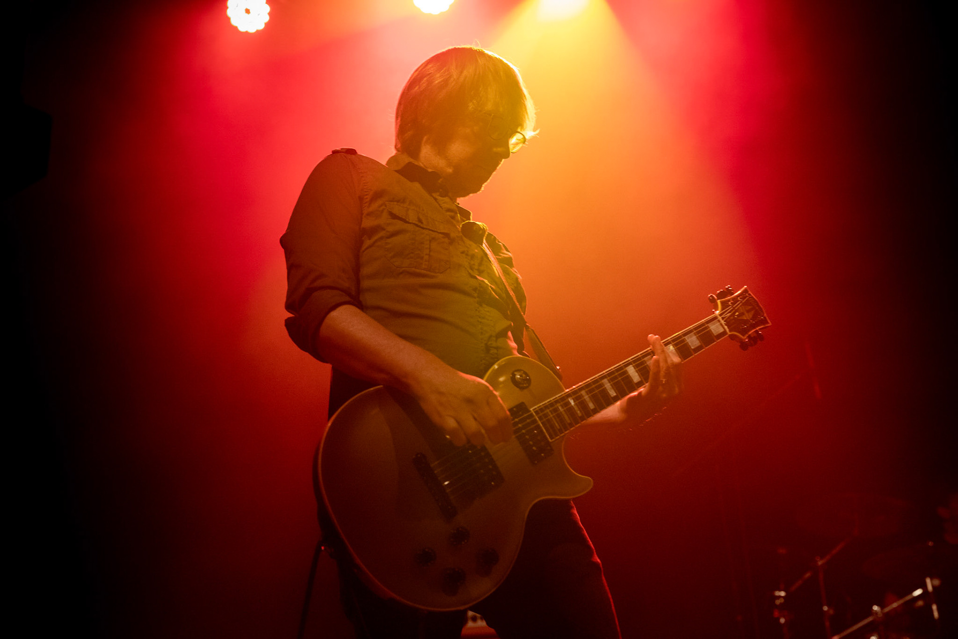 The Gathering: holenderska grupa rockowa, trasa The Gathering_30th Anniversary od doom-metalowego brzmienia z lat 90 po melodyjne i klimatyczne rejony rocka, trip-rock, post-rock, metalu, czy shoegaze. Koncert Warszawa Progresja, HQ44

The Gathering w składzie:
Silje Wergeland – wokal
Rene Rutten – gitara
Hans Rutten – perkusja
Frank Boeijen – klawisze
Hugo Prinsen Geerligs – bass
fot. Andrzej kaziq Wasilkiewicz/Reporter