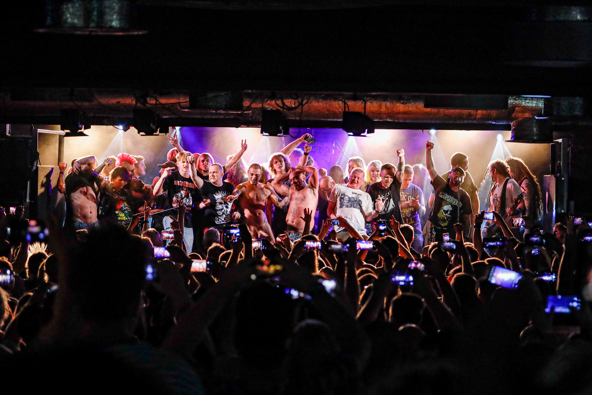 25.08.2022 The Exploited - legenda drugiej fali punk rocka na koncercie w warszawskiej Proximie.Weterani punk rock, hardcore punk, crossover thrash z Edynburga w składzie:Wattie Buchan – wokal, Irish Rob – bas,Willie Buchan – perkusja,Robbie Steedo Davidson - gitara,Produkcja: Noise Annoys Booking Agency and Records, Boredom Booking. fot. Andrzej Wasilkiewicz/Reporter