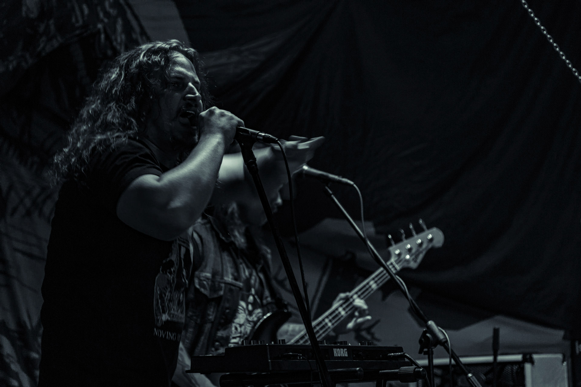 DILDOID (space sex rock)w składzie:Captain Paradox - klawisze i wokalLaser Dick - bass i wokalBilly The Gates - gitaraReverend Blind - garyKapela dla fanów Hawkwind, “On Parole” Motorhead Produkcja Left Hand Soundsfot. Andrzej Wasilkiewicz/kaziq.com