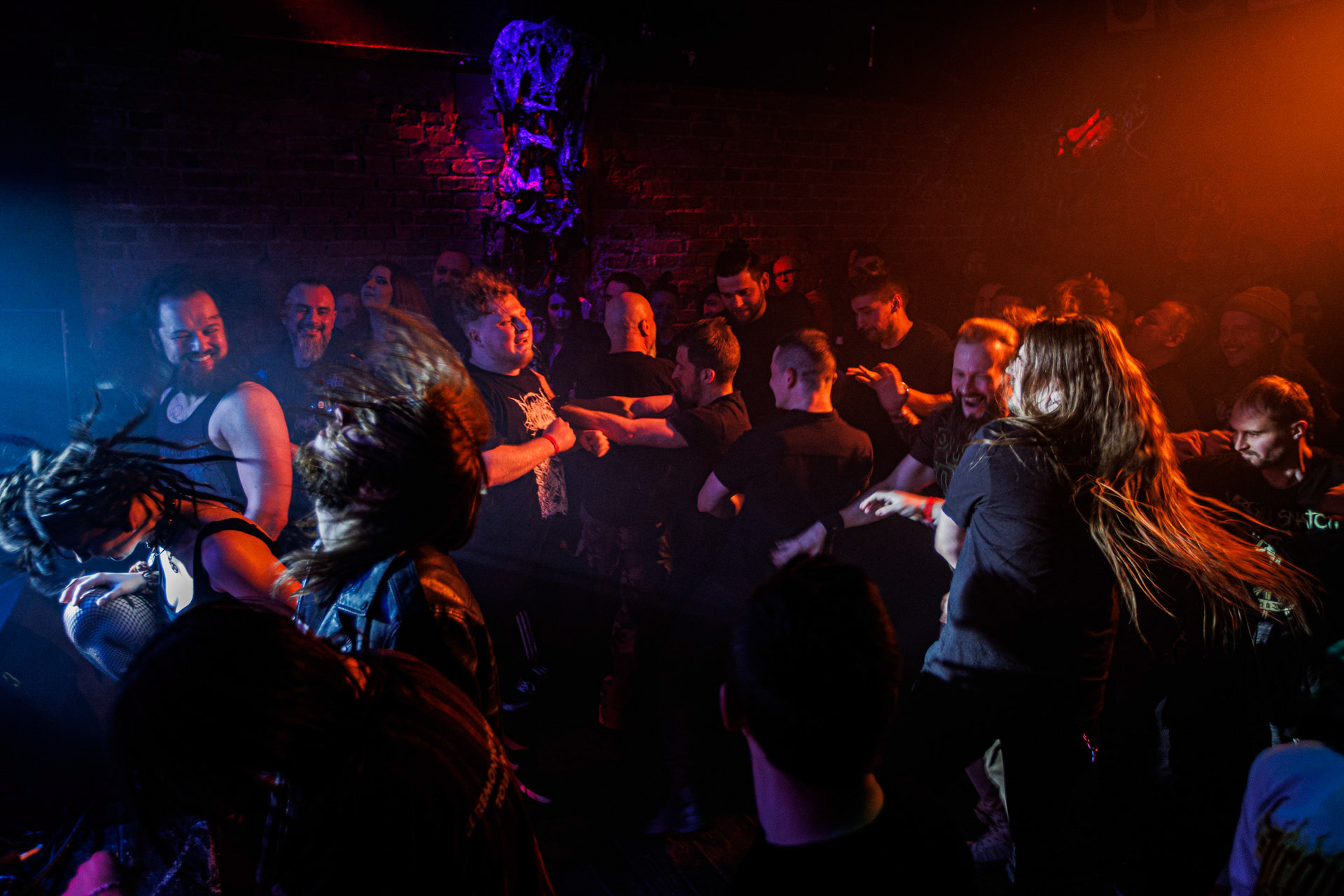 18.03.2022 VIRGIN SNATCH - INFERNALIS RESURGENTIS - Warszawski koncert zespolu VIRGIN SNATCH,thrash metal, death metal,n/z Lukasz "Zielony" Zielinski wokal w pogo.fot. Andrzej Wasilkiewicz/Reporter