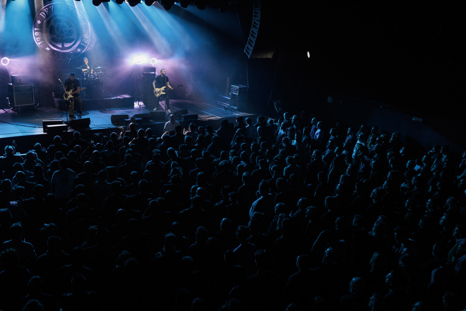 16.11.2021 Dezerter - 40 lecie,koncert Warszawa Palladium. N/z Robert Robal Matera gitara, N/z Krzysiek Grabowski perkusja,N/zJacek Chrzanowski bass, Dezerter, SS20, Punk, Punkrock, hardcore, rock.fot. Andrzej Wasilkiewicz/REPORTER