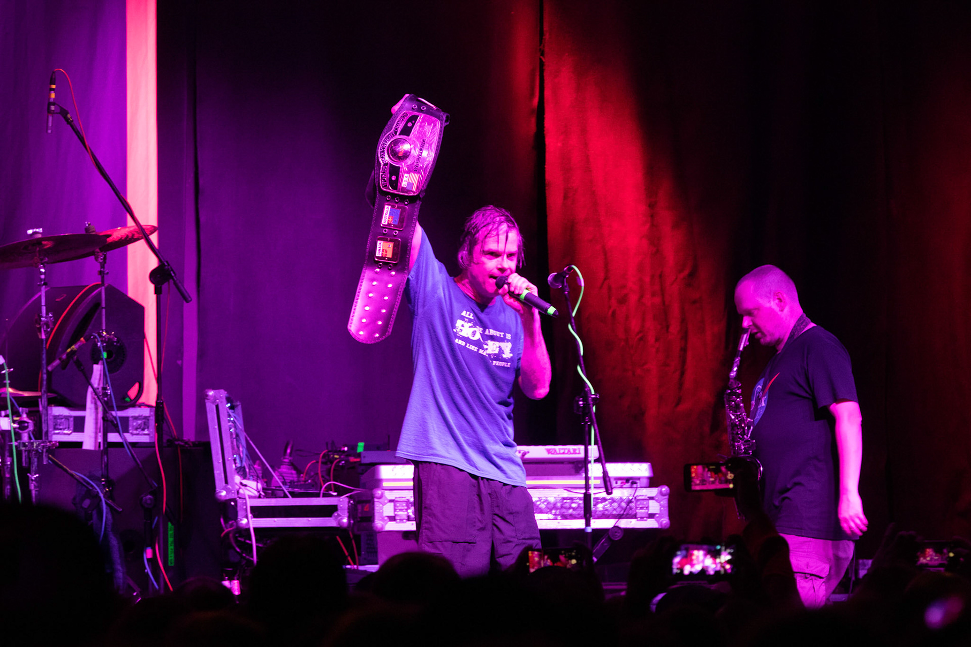 Dog Eat Dog - USA - hardcore, punkrock, rap, metal, hip hop,reggae, soul, funk,
Dave Neabore (bass), 
John Connor (vocals), 
Brandon Finley (drums) 
Roger Hämmerli (guitar)
Bozez (sax & beer)
koncert w Warszawskiej Progresji w ramach trasy 25 lat All Boro Kings zespołu Dog Eat Dog.
fot. Andrzej Wasilkiewicz/Reporter