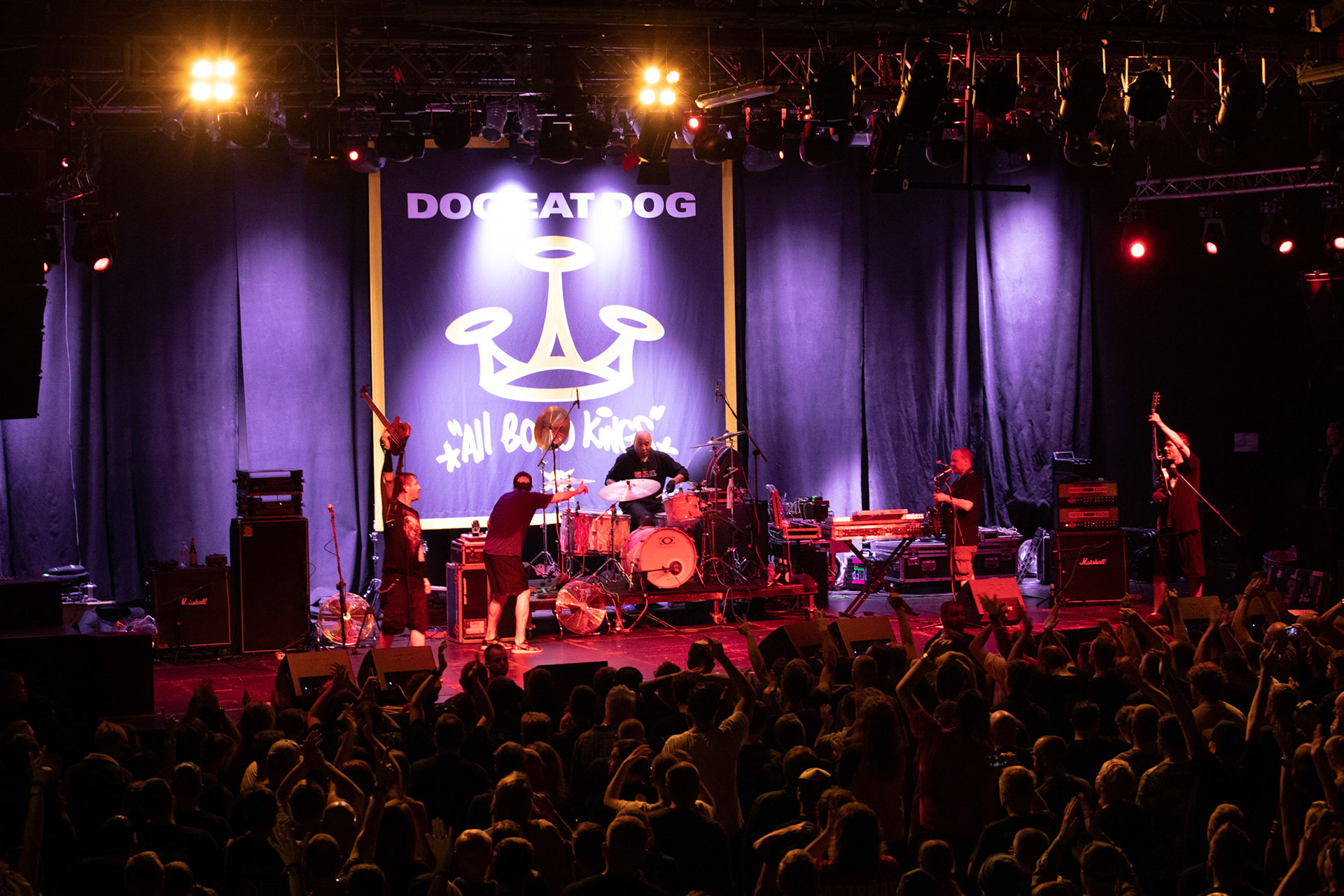 Dog Eat Dog - USA - hardcore, punkrock, rap, metal, hip hop,reggae, soul, funk,
Dave Neabore (bass), 
John Connor (vocals), 
Brandon Finley (drums) 
Roger Hämmerli (guitar)
Bozez (sax & beer)
koncert w Warszawskiej Progresji w ramach trasy 25 lat All Boro Kings zespołu Dog Eat Dog.
fot. Andrzej Wasilkiewicz/Reporter