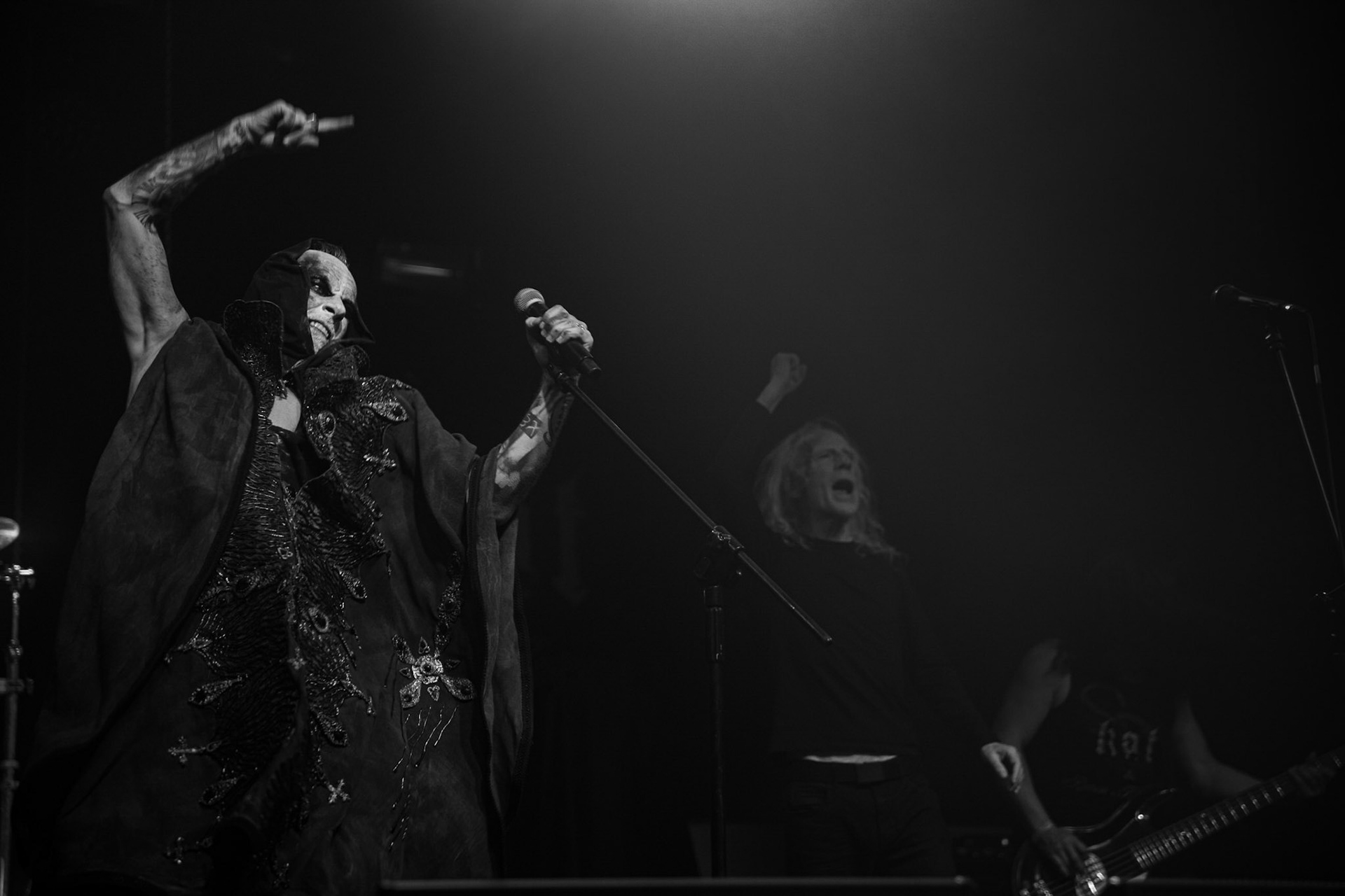 12.09.2021 - KAT i Roman Kostrzewski - koncert "Do zobaczenia w piekle" Wroclaw, Centrum Koncertowe A2.  Roman Kostrzewski – wokalJacek Nowak – perkusjaKrzysztof Pistelok – gitaraJacek Hiro – gitaraMichal Laksa – basGościnnie: Adam „Nergal” Darski (Behemoth)Piotr „Peter” Wiwczarek (Vader),Tomasz „Titus” Pukacki (Acid Drinkers)Adrian „Fred” Frelich (Dragon)Krzysztof „Fazi” Oset (ex-Kat)Piotr „Mancover” Mańkowski (Wolf Spider)Wacław „Vogg” Kiełtyka (Decapitated)Marek „Spider” Pająk (Vader)Jarek „Gronos” Gronowski (Dragon, ex-Kat)Paweł „Baitel” Pasek (Decapitated) Piotr Radecki (ex-Kat &amp; Roman Kostrzewski)fot. Andrzej kaziq Wasilkiewicz