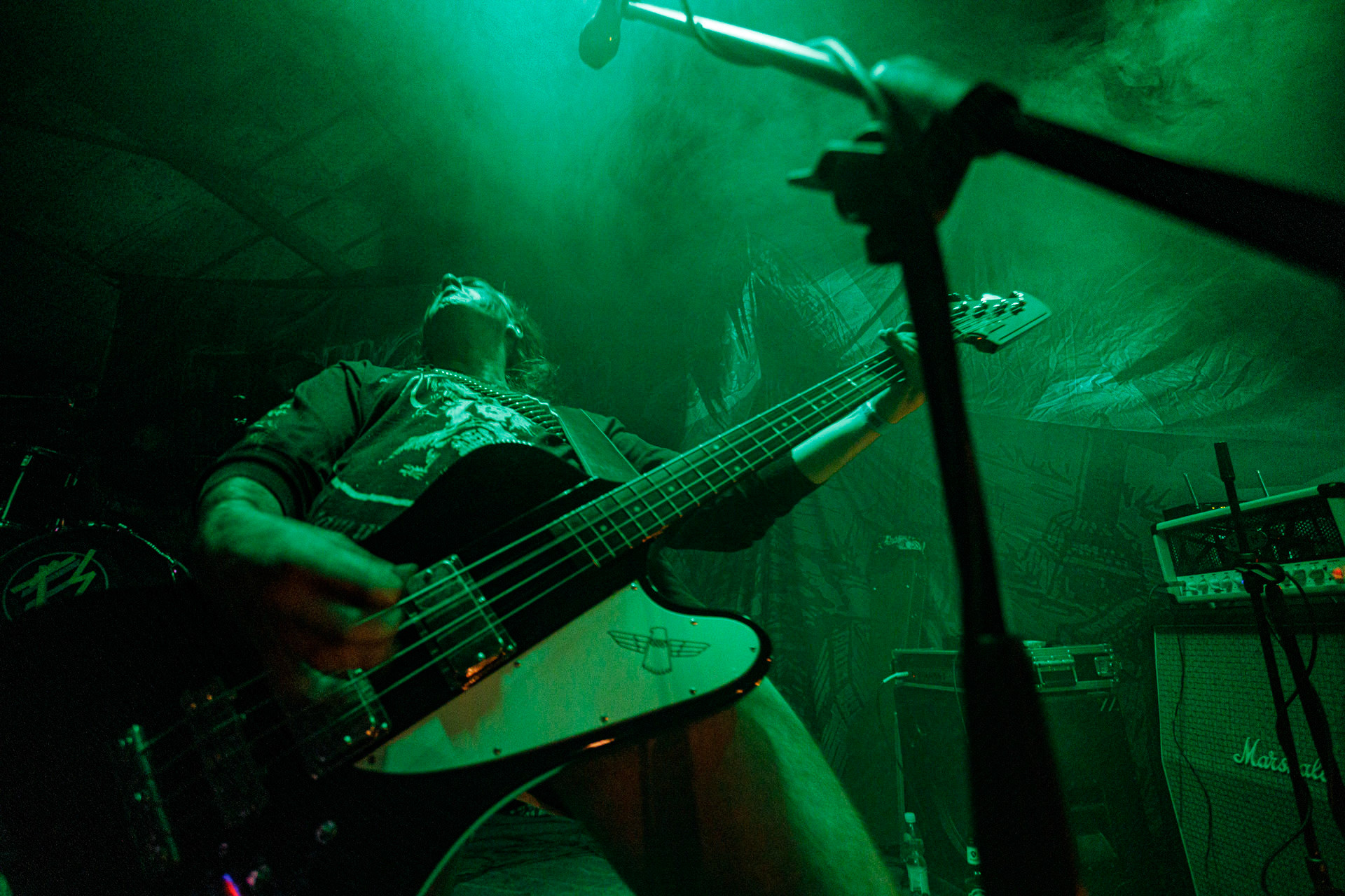 TRUCHŁO STRZYGI (black punk), Gwiezdny Demon - release show,w składzie:Gambit - wokalP. - gitara/wokalAlkatraz - gitara/wokalKaczor - garyMadness - bass/wokalPanass - bass/wokalGolem - nosferatu/wokalCzarownice - tba/wokalChłopaki z baraków polskiego metalu, rozpędzona maszyna do robienia grubego melanżu, gwiezdne trupy, kreatury obrzydlistwa i martwi decydenci podziemia. Prawdopodobnie pierwszy i ostatni raz zagrają całego Demona na żywo, a Ty mordeczko będziesz miał o czym kolegom przy wódce opowiadać.Produkcja Left Hand Soundsfot. Andrzej Wasilkiewicz/kaziq.com