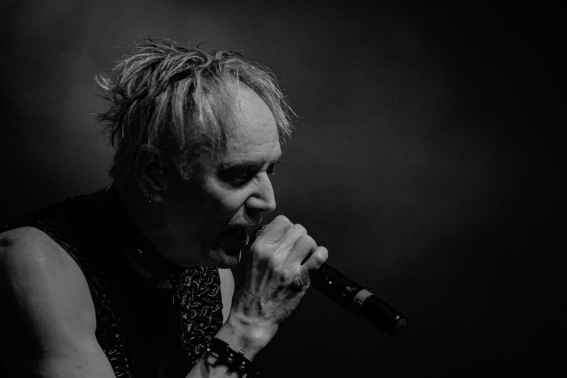 9.08.2022 FRONT LINE ASSEMBLY (Metropolis Records/Kanada) - Industrial/EBM - Warszawski koncert w Progresji.  WiniaryBookings,fot. Andrzej Wasilkiewicz/kaziq.com