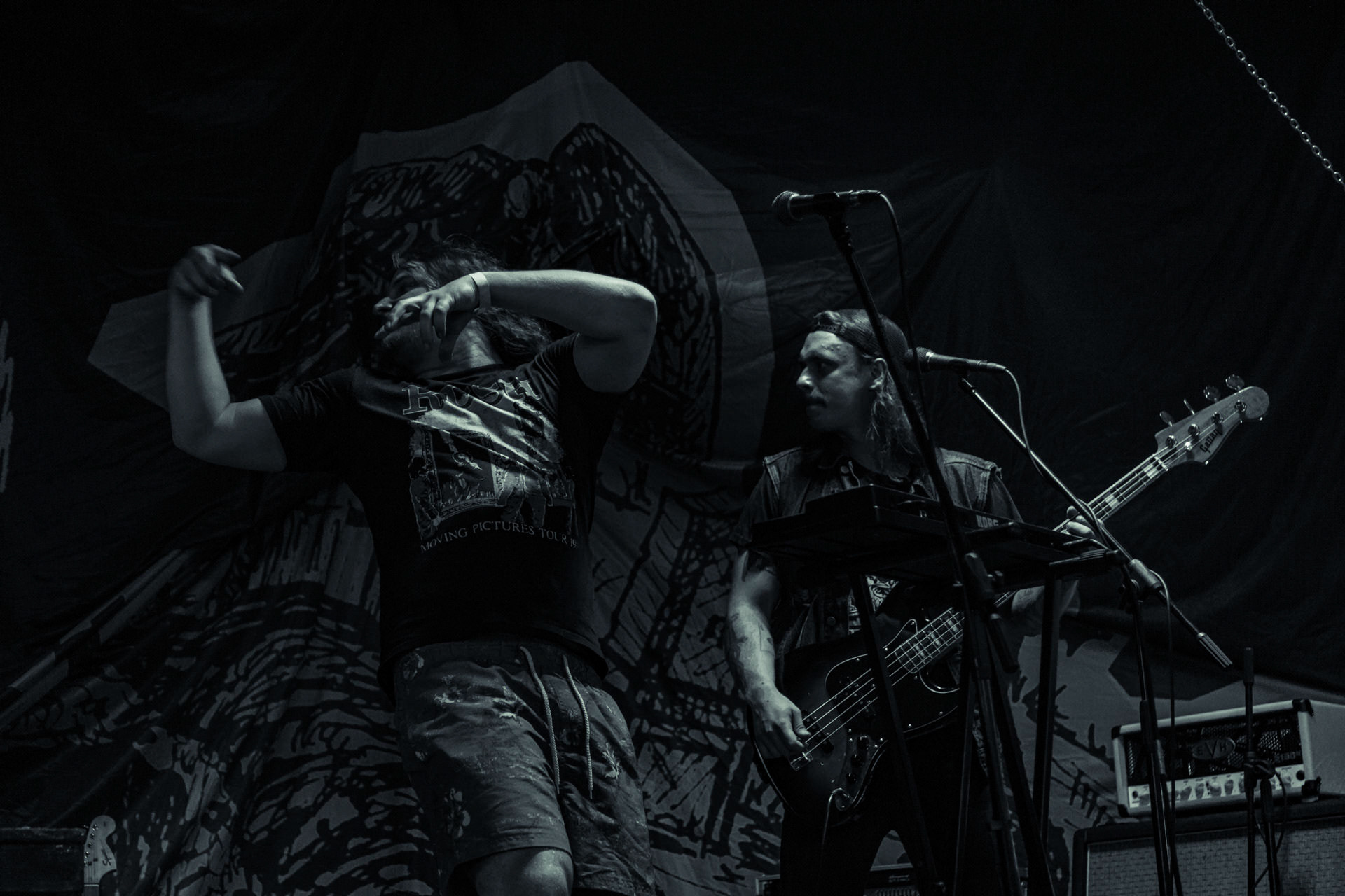 DILDOID (space sex rock)w składzie:Captain Paradox - klawisze i wokalLaser Dick - bass i wokalBilly The Gates - gitaraReverend Blind - garyKapela dla fanów Hawkwind, “On Parole” Motorhead Produkcja Left Hand Soundsfot. Andrzej Wasilkiewicz/kaziq.com