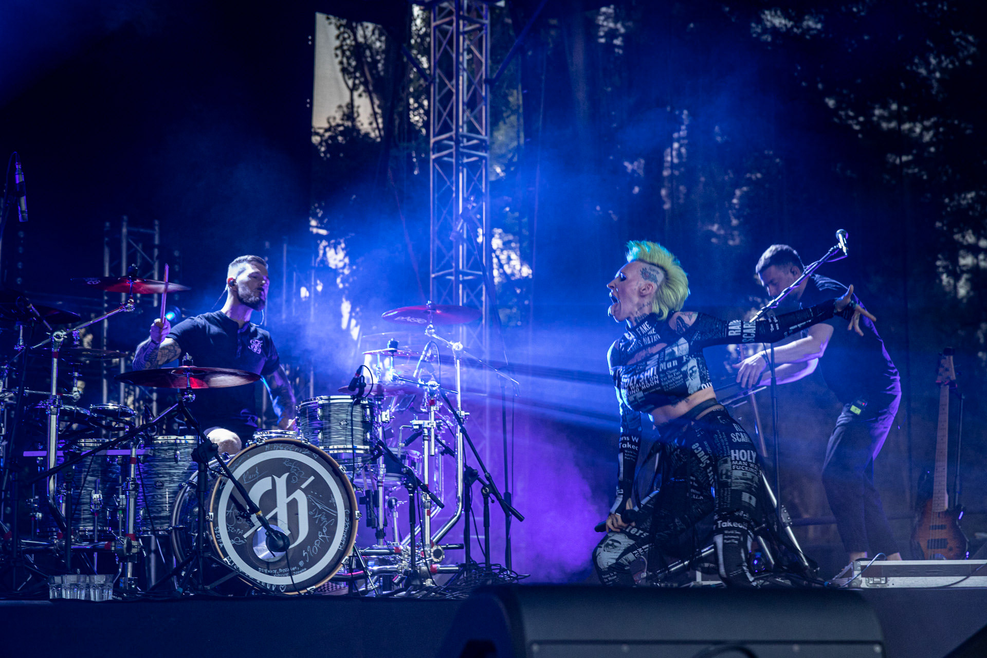 30.07.2021 Agnieszka Chylinska - koncert 25 lat na scenie! Warto bylo szalec. Warszawa Gramy do Woli Progresja.n/z Agnieszka Chylinska – wokal n/z Bartek Krolik – gitara basowa, klawisze,n/z Bartlomiej Szopix Czerniachowski - perkusja.Pop, pop-rock, hardrock, heavy metal,Fot. Andrzej Wasilkiewicz/Reporter