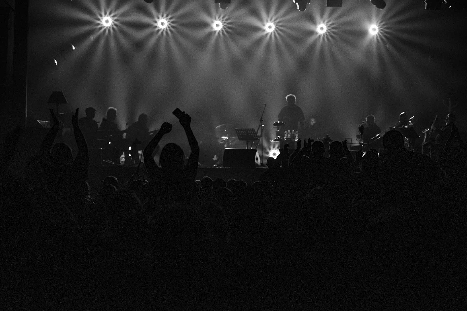 KULT - koncert w Trasy AKUSTIK 2021 - klub Stodola Warszawa 4.06.2021 n/z Kazik Staszewski wokal,Wojciech Jabłonski gitara,Piotr Morawiec gitara,Ireneusz Werenski bas,Tomasz Goehs perkusja,Konrad Wantrych klawisze,Janusz Zdunek trabka,Mariusz Godzina saksofony,Jarosław Wazny puzon,Rock, rock progresywny, rock alternatywny, punk, nowa fala.fot. Andrzej kaziq Wasilkiewicz/kaziq.com