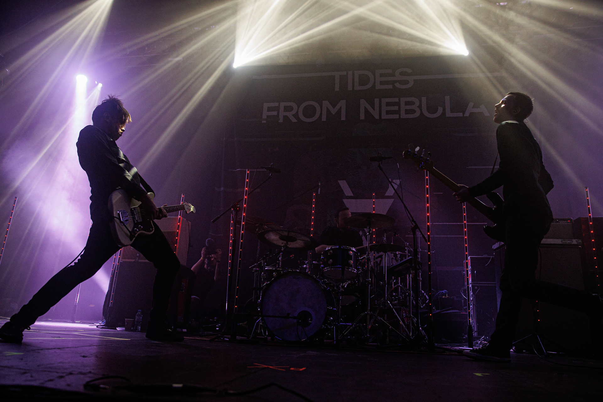 27.11.2021 TIDES FROM NEBULA koncert, Warszawa klub Progresja,Knock Out Productions, Mystic Production,Post-rock, muzyka alternatywna, progresywny rock.n/z Maciej Karbowski – gitara, instrumenty klawiszowen/z Przemek Weglowski – gitara basowan/z Tomasz Stolowski – perkusjaFot. Andrzej Wasilkiewicz/Reporter