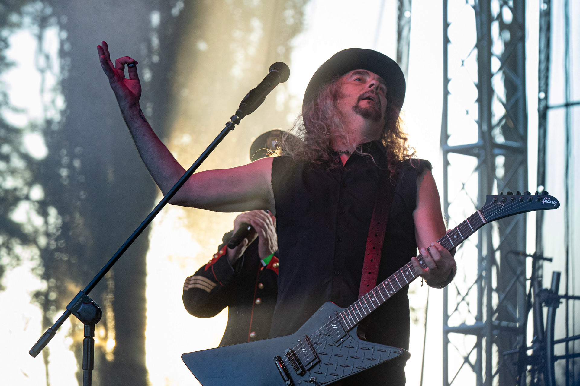 Hunter - postpandemoniczny koncert z okazji XXXV-lecia.Progresja - Gramy do Woli, Warszawa.Paweł „Drak” Grzegorczyk – wokal, gitara,Letnia Scena Progresji.fot. Andrzej Wasilkiewicz/Reporter