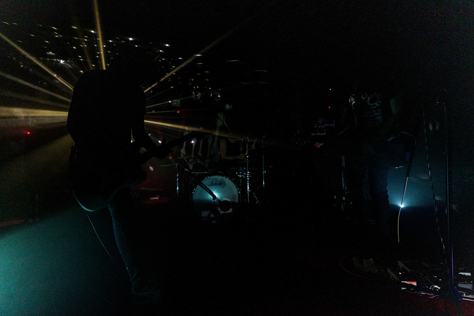 2023.02.6 - A Place To Bury Strangers (USA / Dedstrange) - noise rock.Warszawa VooDoo, Winiary Bookings. Fot. Andrzej Wasilkiewicz/Reporter