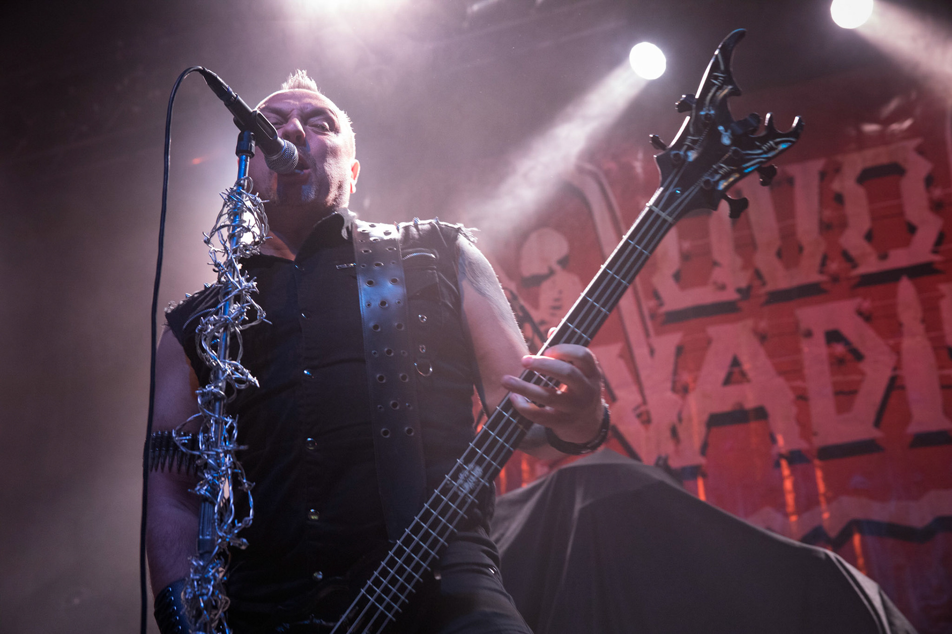 Legendy Metalu QUO VADIS - Thrash Metal - koncert Legendy Metalu w warszawskiej Progresji,
Tomasz "Skaya" Skuza - bass/vocal
Ian "Źdźbło" Bemolator- guitar
Mateusz "Matek" Lazar - guitar
Szymon "Sajmon" Synówka - drums
fot. Andrzej kaziq Wasilkiewicz