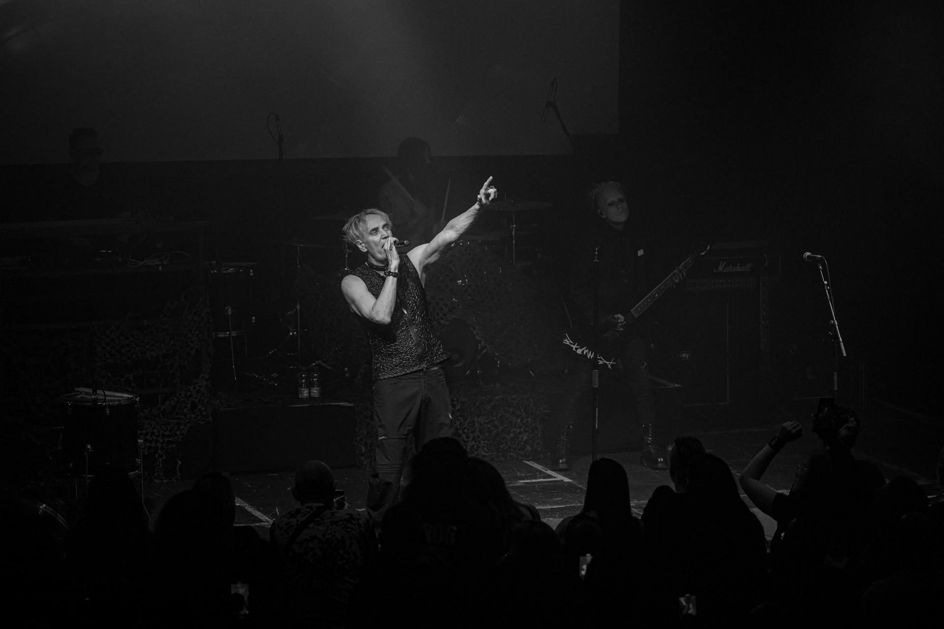 9.08.2022 FRONT LINE ASSEMBLY (Metropolis Records/Kanada) - Industrial/EBM - Warszawski koncert w Progresji.  WiniaryBookings,fot. Andrzej Wasilkiewicz/kaziq.com