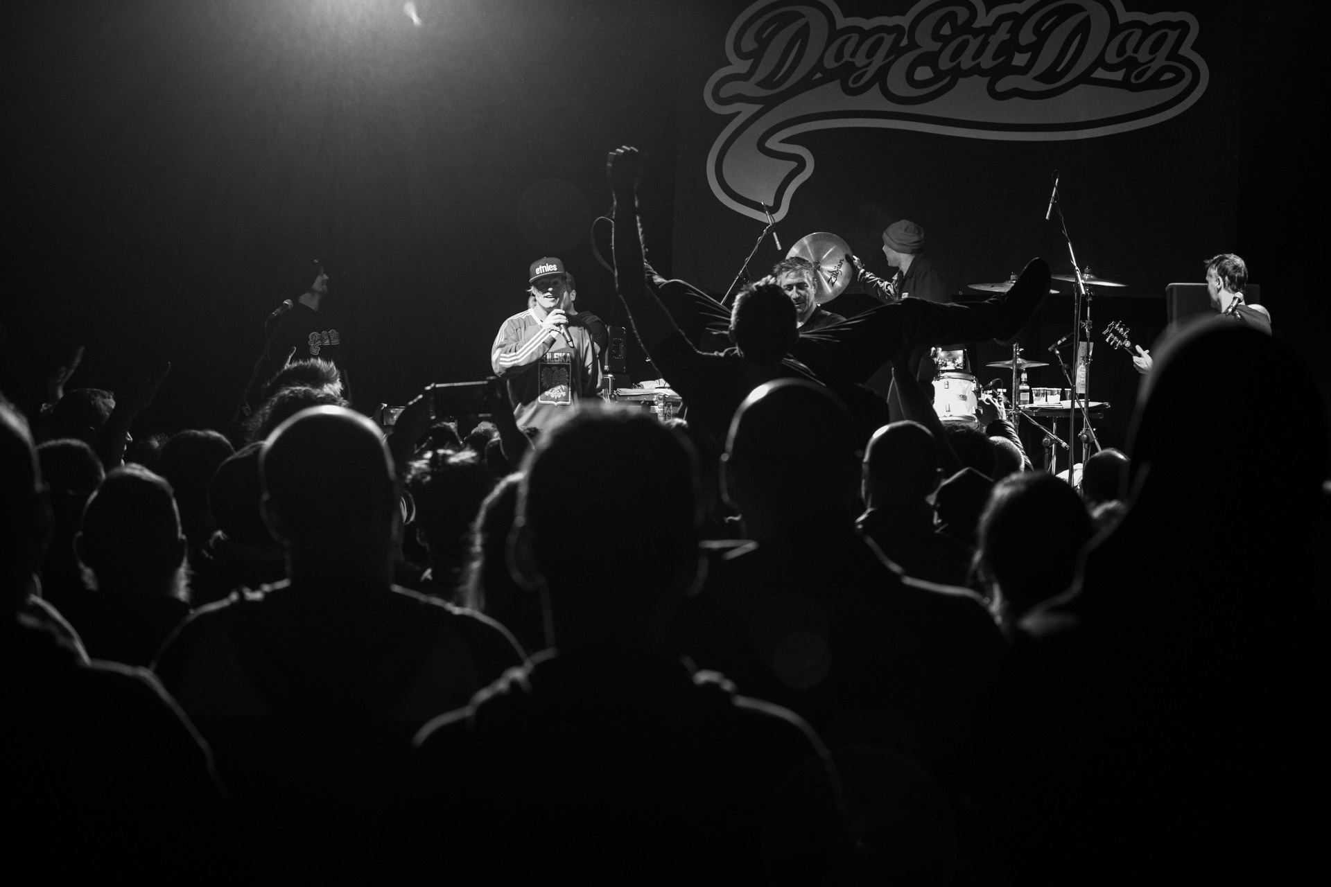 30.11.2021 koncert Dog Eat Dog - USA - hardcore, punkrock, rap, metal, hip hop, reggae, soul, funk,n/z Dave Neabore (bass), n/z John Connor (vocals), n/z Brandon Finley (drums), n/z Roger Hammerli (guitar),n/z Bozez (sax &amp; beer),koncert Warszawa, Progresja 25 lat albumu Play Games -  Dog Eat Dog.fot. Andrzej Wasilkiewicz/Reporter