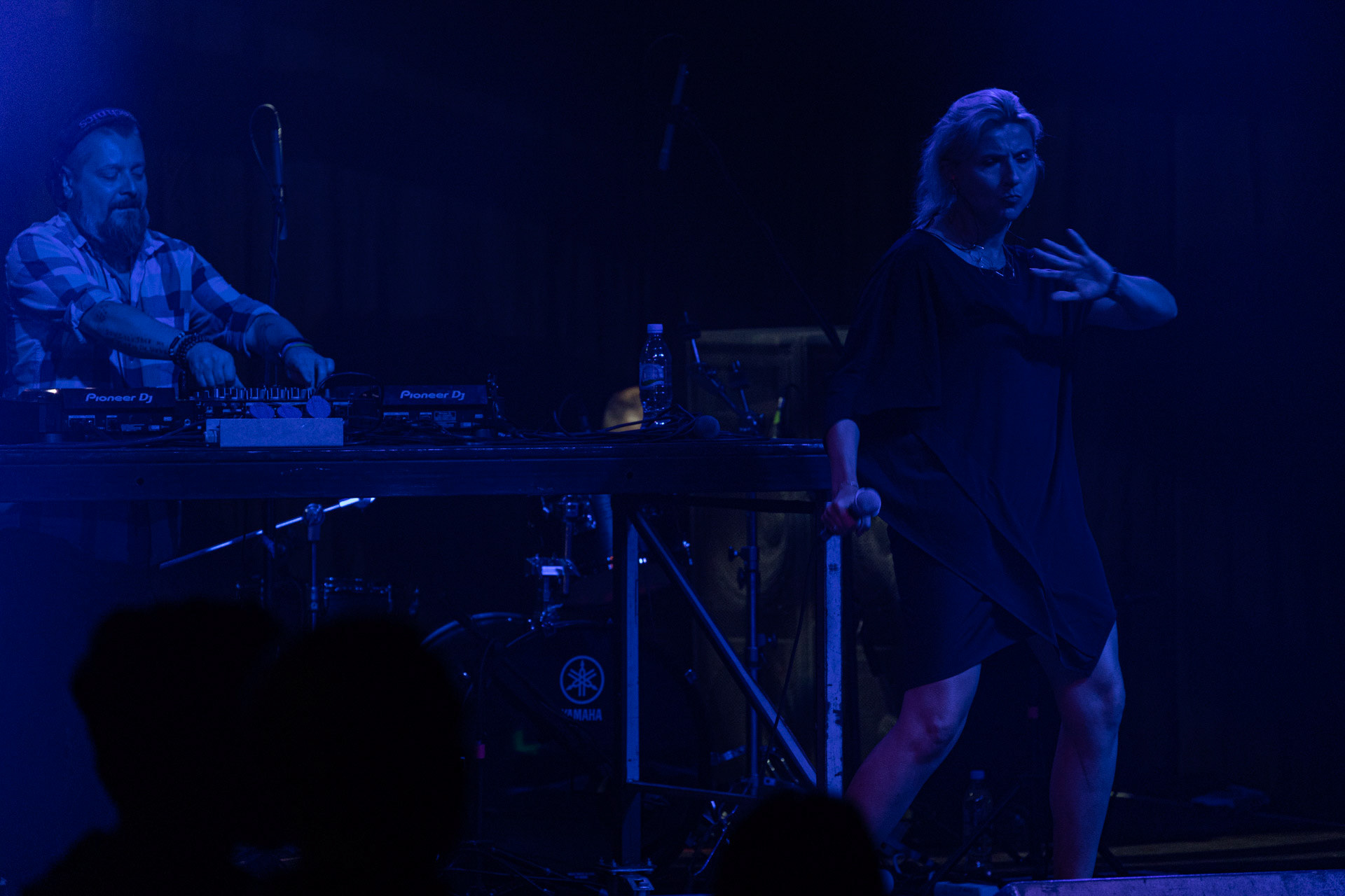 30.08.2022 Fundacja Bezpieczne Niebo wraz z klubem Progresja serdecznie zapraszają na specjalny koncert charytatywny dla Szymona Stankiewicza, który walczy z nowotworem.  KASIA NOWICKA - NOVIKA (wraz z DJ Spox).Od lat jedna z najbardziej aktywnych postaci na polskiej scenie muzycznej.Wokalistka, która początkowo udzielała się w zespole Futro i u boku Smolika, asolowo zadebiutowała w 2006 roku albumem „Tricks Of Life” nominowanym doPaszportu Polityki. Kolejne płyty: „Lovefinder” (2010) i album z remixami „Mixfinder” (2011) zostały nagrodzone Fryderykami w kategorii klubowej. Ostatni solowy album Noviki zatytułowany „Bez Cukru” ukazał się w 2019 roku i zebrał świetne recenzje, a piosenki „Lekko” i „Słabości” często gościły na antenach radiowych. W roku 2021 Novika obchodziła jubileusz 20 lat obecności na scenie i wydała z tej okazji album z nowymi wersjami jej przebojów – Novika 2.0.Chociaż nie gra już jako dj, Novika regularnie występuje wokalnie w klubach w całym kraju w ramach duetu Novika &amp; Mr.Lex. Zagrała na najważniejszych polskich festiwalach (Open’er, FreeForm, Audioriver, Tauron Nowa Muzyka). Od przeszło 15. lat prowadzi również autorskie audycje radiowe. Gościła już na antenach wielu stacji, obecnie prowadzi audycję Lekko w Radiu KAMPUS.Organizacja Progresja i Fundacja Bezpieczne Niebo. fot. Andrzej Wasilkiewicz/kaziq.com