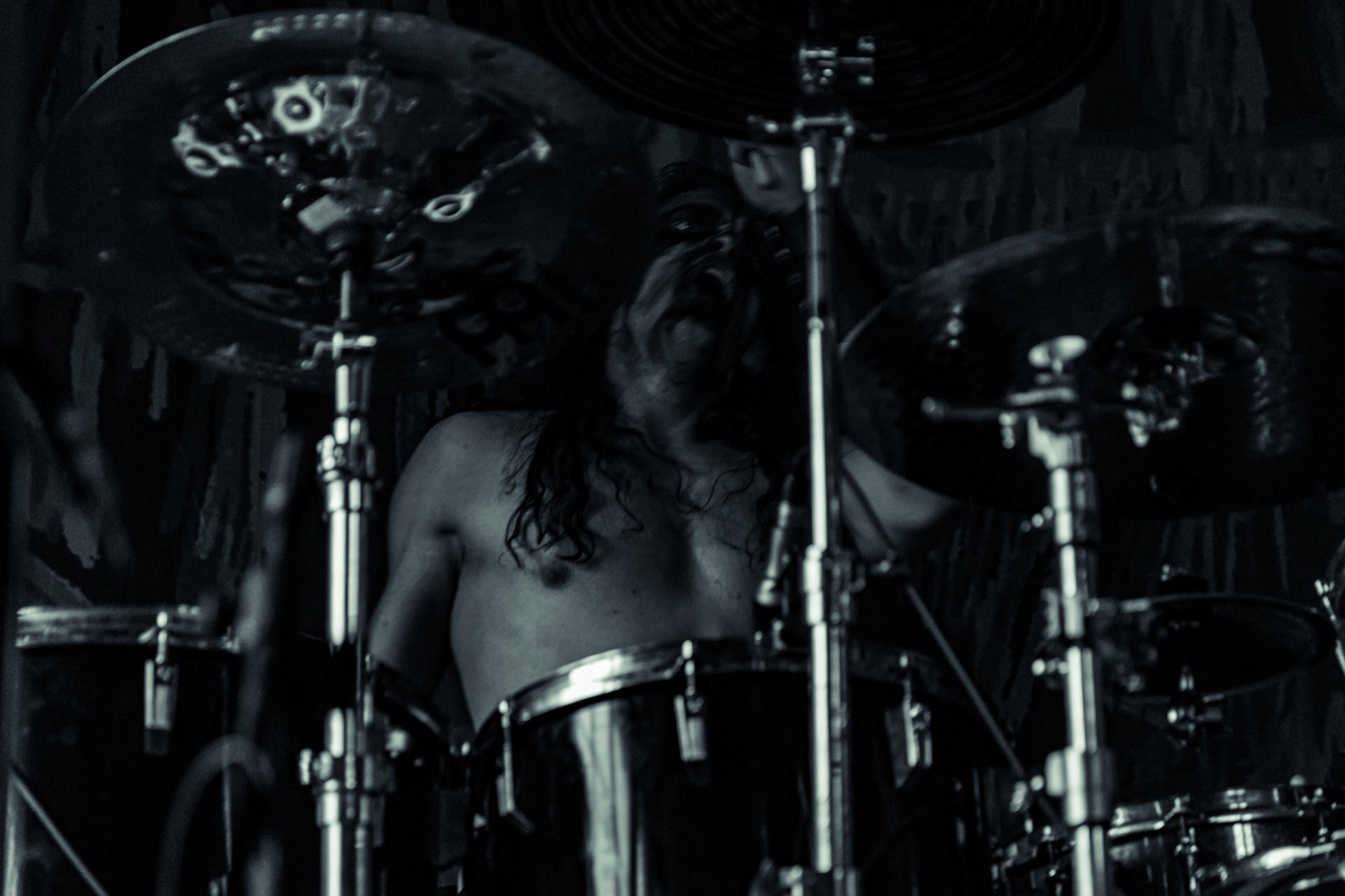 BAGNO (oldschool black/death)w składzie:Krzysiek - wokalKuba - gitaraThrasher - gitara Kacper - bassMaciek - garyDestrukcja i zgnilizna, wszystko czego nie chcesz usłyszeć a i tak się pojawisz, Druga fala dobrej muzy z Rzeszowa, bo pierwsza skończyła się w latach 90.Produkcja Left Hand Soundsfot. Andrzej Wasilkiewicz/kaziq.com