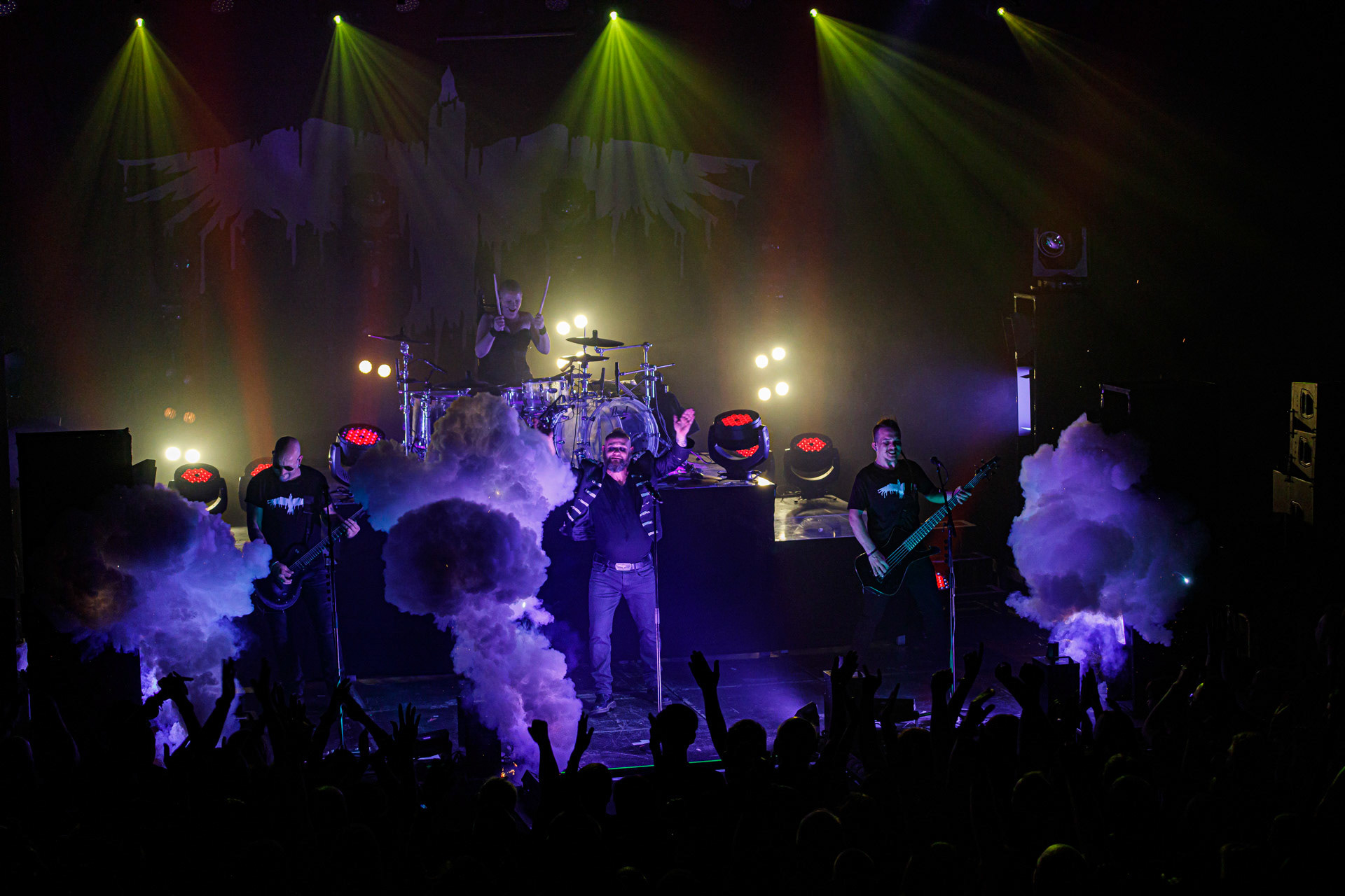 18.06.2022 - Mono Inc. zagrali w warszawskim klubie Progresja.Mono Inc. - niemiecki zespol z Hamburga wykonujący gotyckiego rocka, w składzie:Carl Fornia - git.Katha Mia - drums, Manuel Antoni - bass,Martin Engler - vocal,Gothic, industrial,  alternative, rock.Produkcja Winiary Bookings.fot. Andrzej Wasilkiewicz/kaziq.com