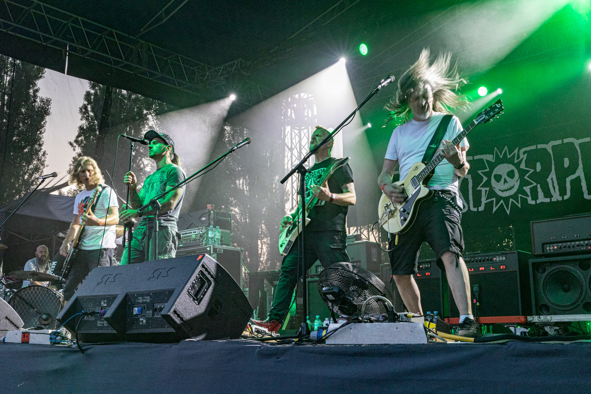 Koncert Luxtorpeda 10 urodziny. Warszawa Progresja.Gramy do Woli.n/z.Robert „Litza” Friedrich – gitara, wokal,n/z.Przemysław „Hans” Frencel – wokal, rapn/z.Robert „Drężmak” Drężek – gitaran/z.Krzysztof „Kmieta” Kmiecik – gitara basowan/z.Tomasz „Krzyżyk” Krzyżaniak – perkusjaFot. Andrzej kaziq Wasilkiewicz/Reporter