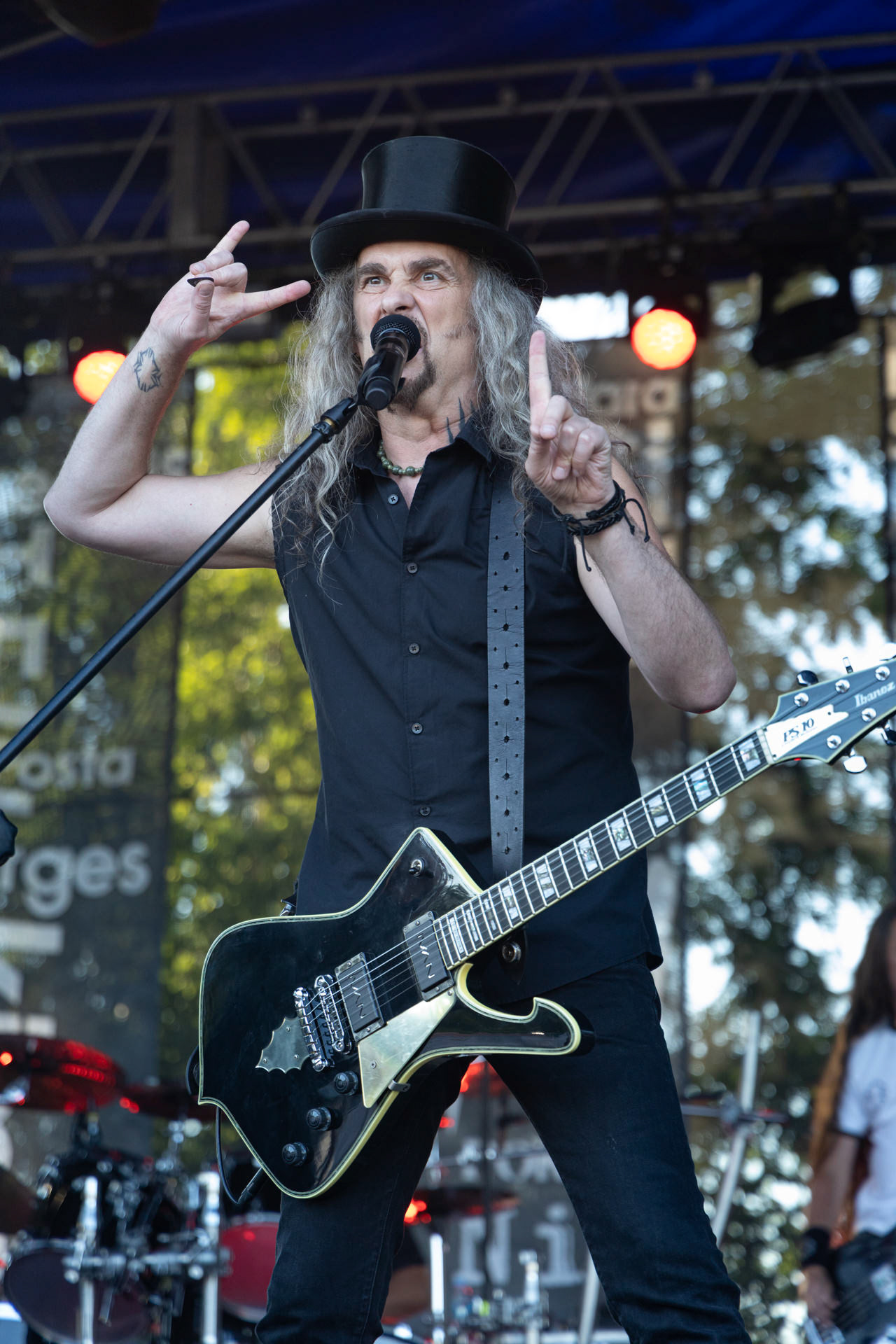 Hunter - postpandemoniczny koncert z okazji XXXV-lecia.Progresja - Gramy do Woli, Warszawa.Paweł „Drak” Grzegorczyk – wokal, gitara,Letnia Scena Progresji.fot. Andrzej Wasilkiewicz/Reporter