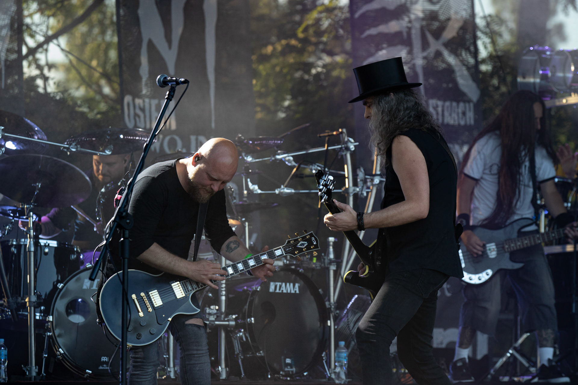 Hunter - postpandemoniczny koncert z okazji XXXV-lecia.Progresja - Gramy do Woli, Warszawa.Paweł „Drak” Grzegorczyk – wokal, gitara, Piotr „Pit” Kędzierzawski – gitara, Letnia Scena Progresji.fot. Andrzej Wasilkiewicz/Reporter