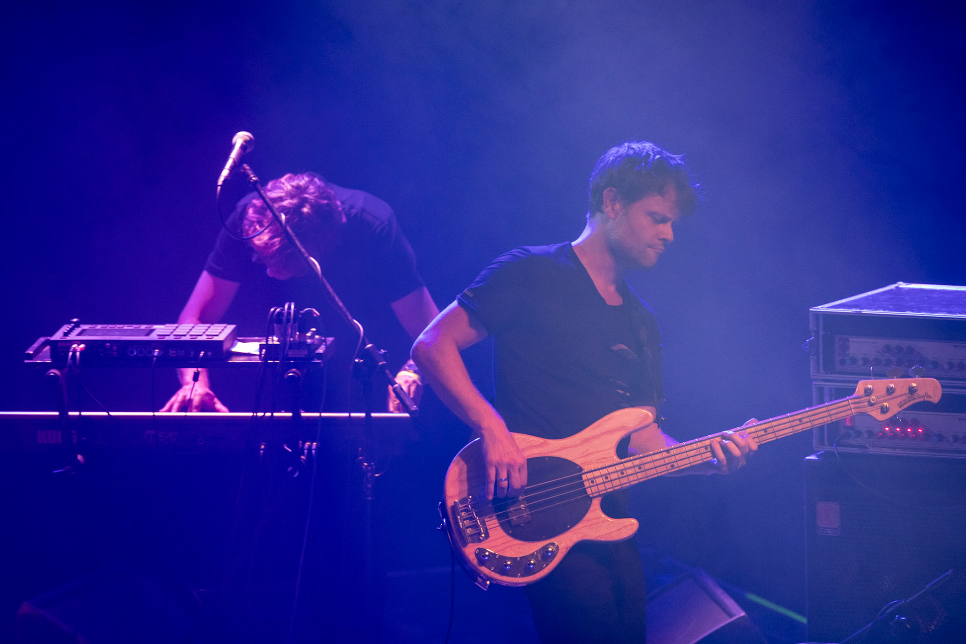 The Gathering: holenderska grupa rockowa, trasa The Gathering_30th Anniversary od doom-metalowego brzmienia z lat 90 po melodyjne i klimatyczne rejony rocka, trip-rock, post-rock, metalu, czy shoegaze. Koncert Warszawa Progresja, HQ44

The Gathering w składzie:
Silje Wergeland – wokal
Rene Rutten – gitara
Hans Rutten – perkusja
Frank Boeijen – klawisze
Hugo Prinsen Geerligs – bass
fot. Andrzej kaziq Wasilkiewicz/Reporter