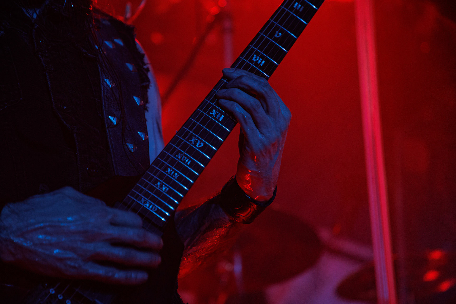 18.03.2022 HATE - INFERNALIS RESURGENTIS - Warszawski koncert zespolu HATE.Warszawski HATE, ktory promuje swoj najnowszy album zatytulowany 'Rugia' wydany 15-go pazdziernika nakladem Metal Blade Records, zapowiada przekrojowy set siegajacy korzeni zespolu. Black metal, death metal, polski metal.n/z Dominik "Domin" Prykiel - gitara,fot. Andrzej Wasilkiewicz/Reporter