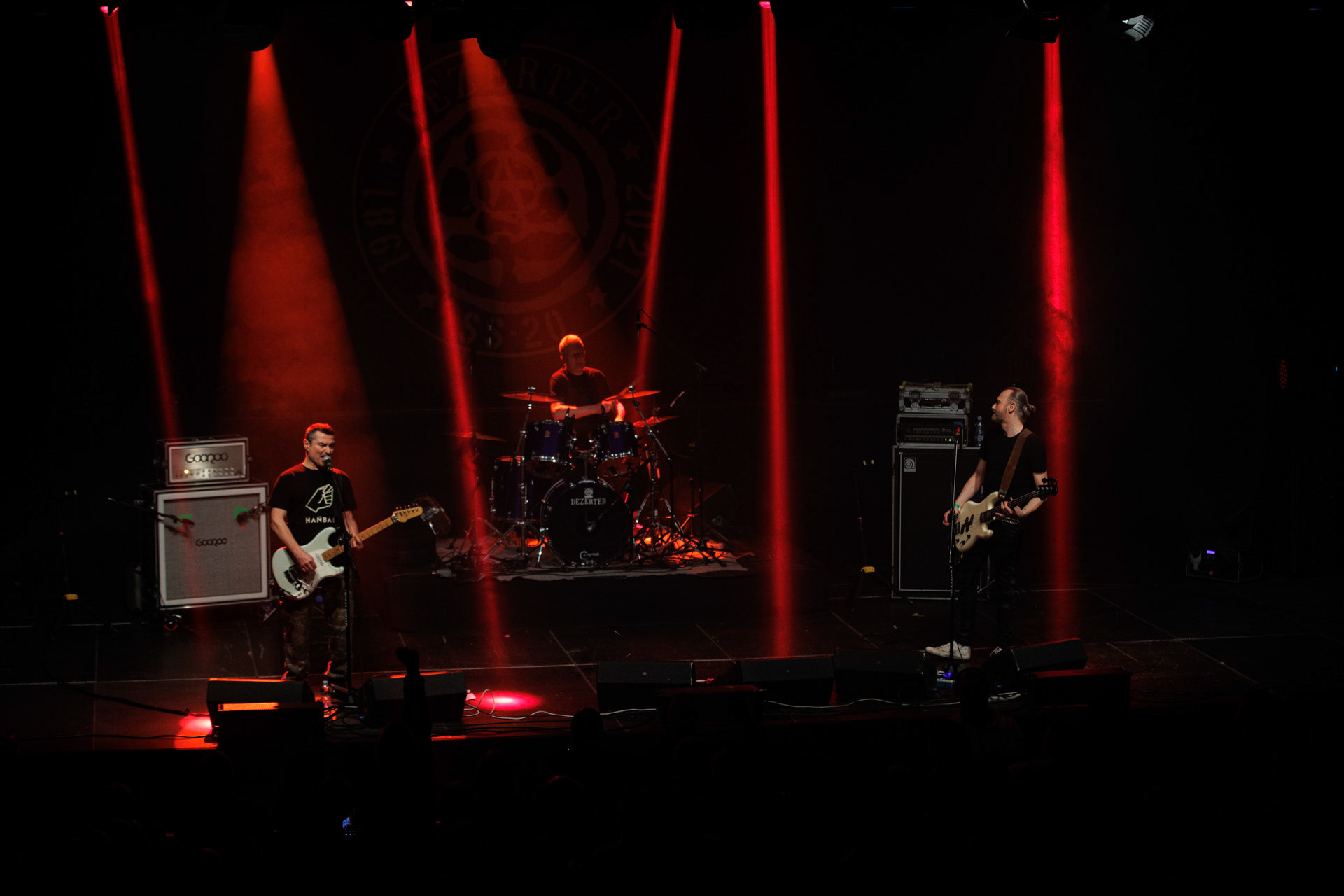 16.11.2021 Dezerter - 40 lecie,koncert Warszawa Palladium. N/z Robert Robal Matera gitara, N/z Krzysiek Grabowski perkusja,N/zJacek Chrzanowski bass, Dezerter, SS20, Punk, Punkrock, hardcore, rock.fot. Andrzej Wasilkiewicz/REPORTER