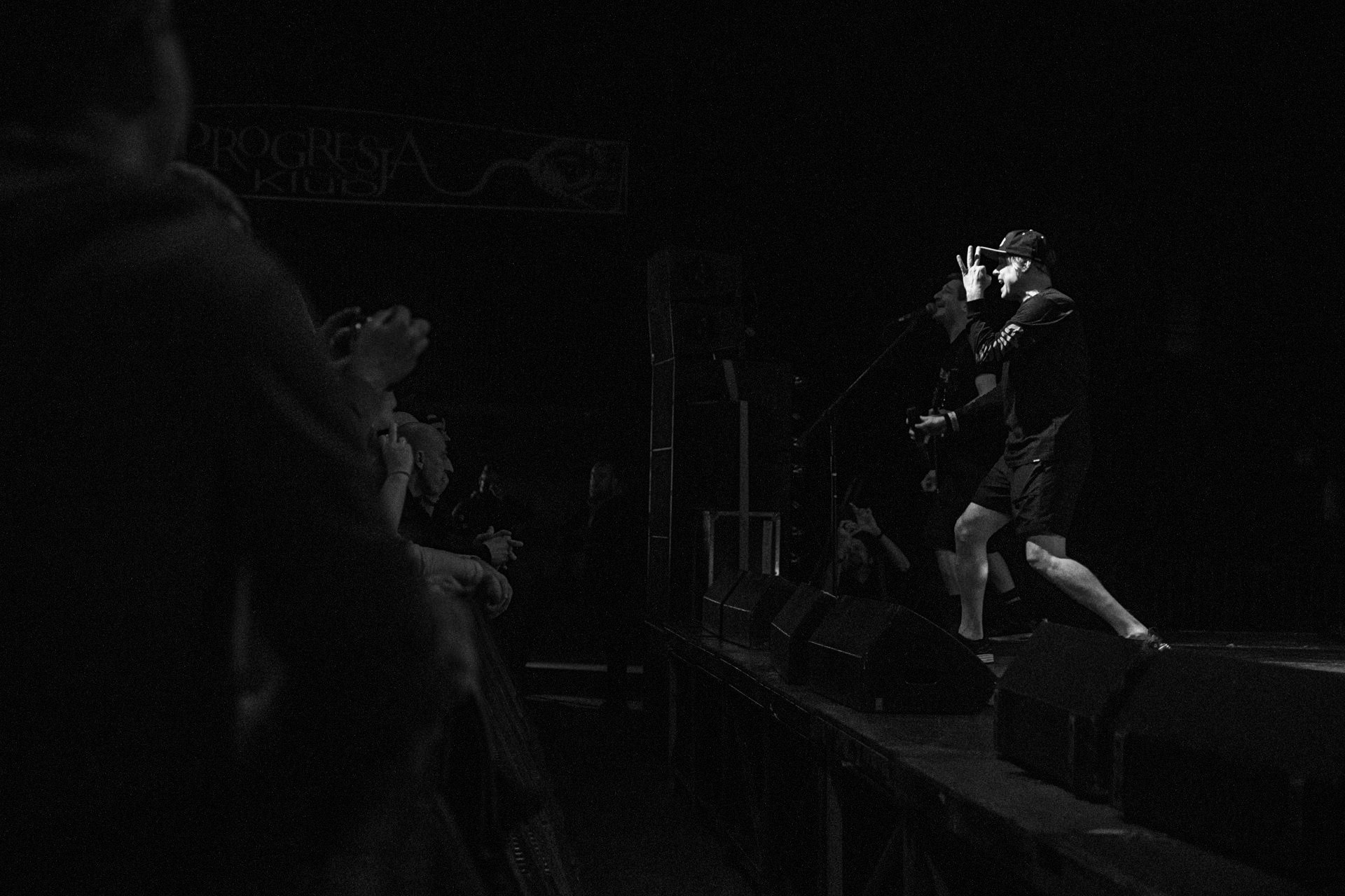 30.11.2021 koncert Dog Eat Dog - USA - hardcore, punkrock, rap, metal, hip hop, reggae, soul, funk,n/z Dave Neabore (bass), n/z John Connor (vocals), n/z Brandon Finley (drums), n/z Roger Hammerli (guitar),n/z Bozez (sax &amp; beer),koncert Warszawa, Progresja 25 lat albumu Play Games -  Dog Eat Dog.fot. Andrzej Wasilkiewicz/Reporter