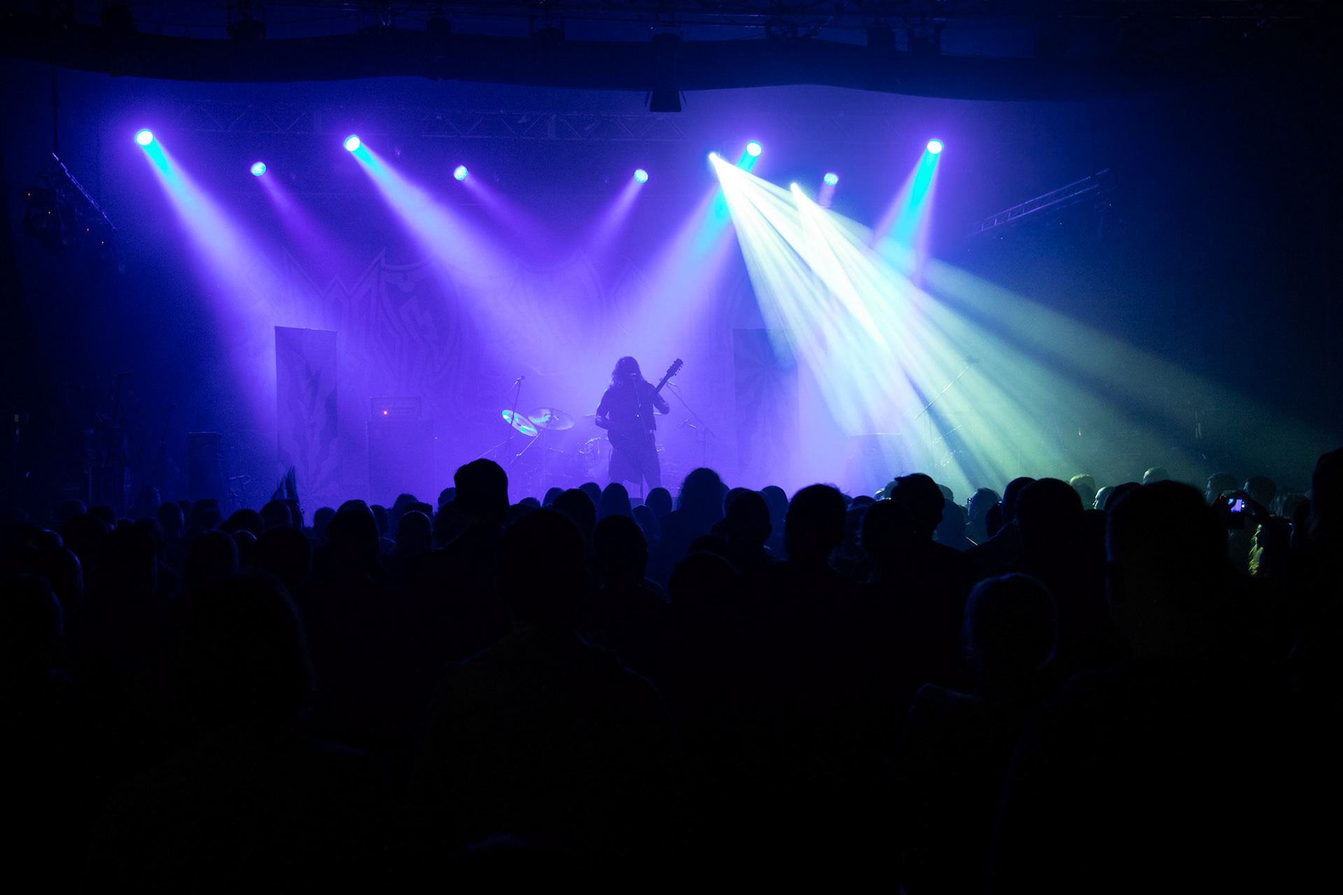 14.12.2018r. BÖLZER koncert Merry Christless  KzR Okoi Therry Jones  – vocals, gitara
HzR Fabian Wyrsch – drums  fot. Andrzej Wasilkiewicz/Reporter