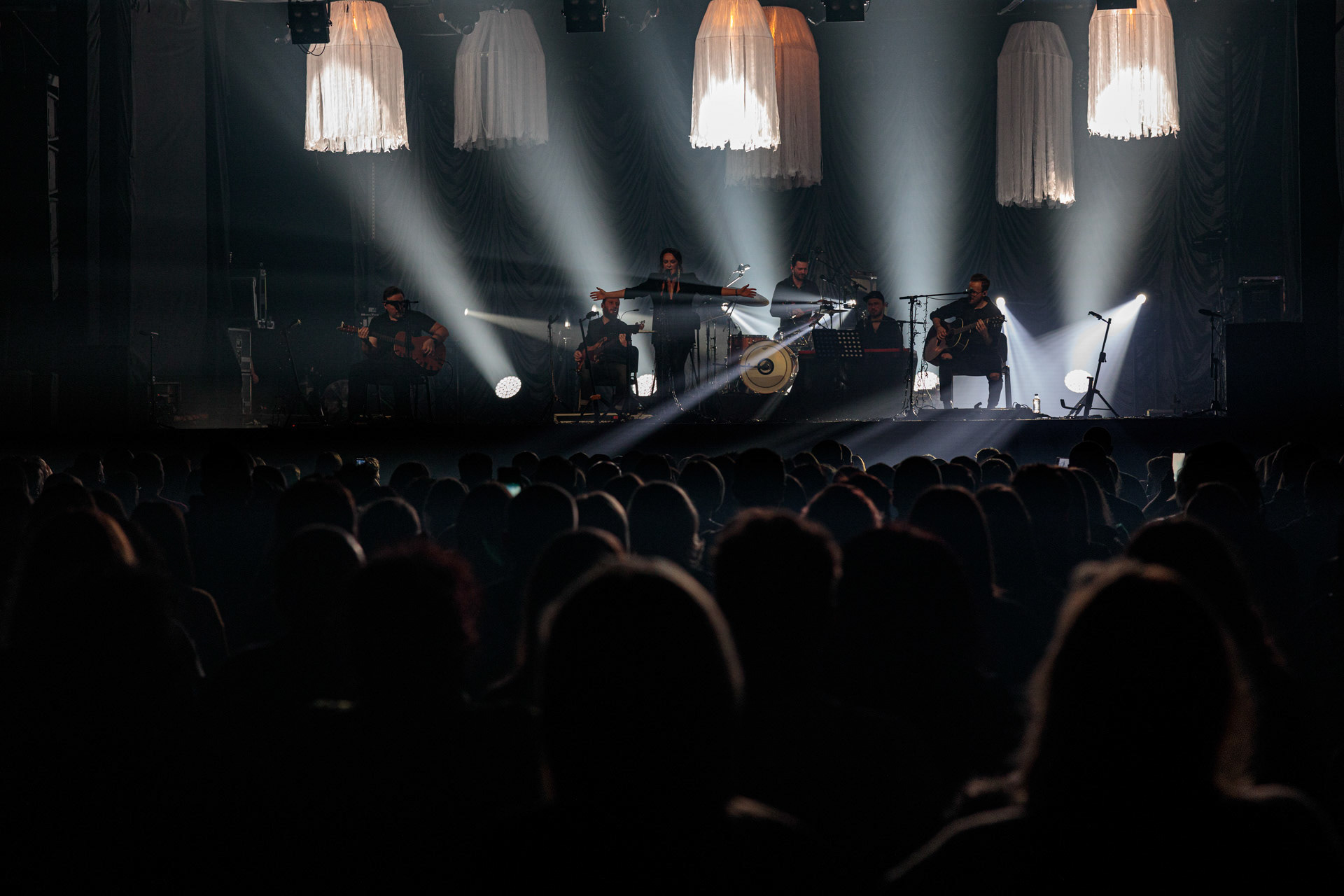 5.12.2021 Kasia Kowalska akustycznie w Klubie Stodola.n/z Kasia Kowalska - wokal,n/z Jerzy Runowski - gitara,n/z Pawel Grudniak - bass,n/z Marcin Karel - gitara,n/z Barek Pawlus - perkusja,Rock, rock progresywny, rock alternatywny, polski rock, pop-rock.fot. Andrzej Wasilkiewicz/Reporter