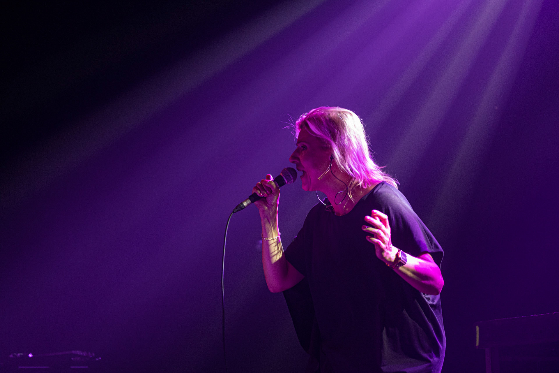 30.08.2022 Fundacja Bezpieczne Niebo wraz z klubem Progresja serdecznie zapraszają na specjalny koncert charytatywny dla Szymona Stankiewicza, który walczy z nowotworem.  KASIA NOWICKA - NOVIKA (wraz z DJ Spox).Od lat jedna z najbardziej aktywnych postaci na polskiej scenie muzycznej.Wokalistka, która początkowo udzielała się w zespole Futro i u boku Smolika, asolowo zadebiutowała w 2006 roku albumem „Tricks Of Life” nominowanym doPaszportu Polityki. Kolejne płyty: „Lovefinder” (2010) i album z remixami „Mixfinder” (2011) zostały nagrodzone Fryderykami w kategorii klubowej. Ostatni solowy album Noviki zatytułowany „Bez Cukru” ukazał się w 2019 roku i zebrał świetne recenzje, a piosenki „Lekko” i „Słabości” często gościły na antenach radiowych. W roku 2021 Novika obchodziła jubileusz 20 lat obecności na scenie i wydała z tej okazji album z nowymi wersjami jej przebojów – Novika 2.0.Chociaż nie gra już jako dj, Novika regularnie występuje wokalnie w klubach w całym kraju w ramach duetu Novika &amp; Mr.Lex. Zagrała na najważniejszych polskich festiwalach (Open’er, FreeForm, Audioriver, Tauron Nowa Muzyka). Od przeszło 15. lat prowadzi również autorskie audycje radiowe. Gościła już na antenach wielu stacji, obecnie prowadzi audycję Lekko w Radiu KAMPUS.Organizacja Progresja i Fundacja Bezpieczne Niebo. fot. Andrzej Wasilkiewicz/kaziq.com