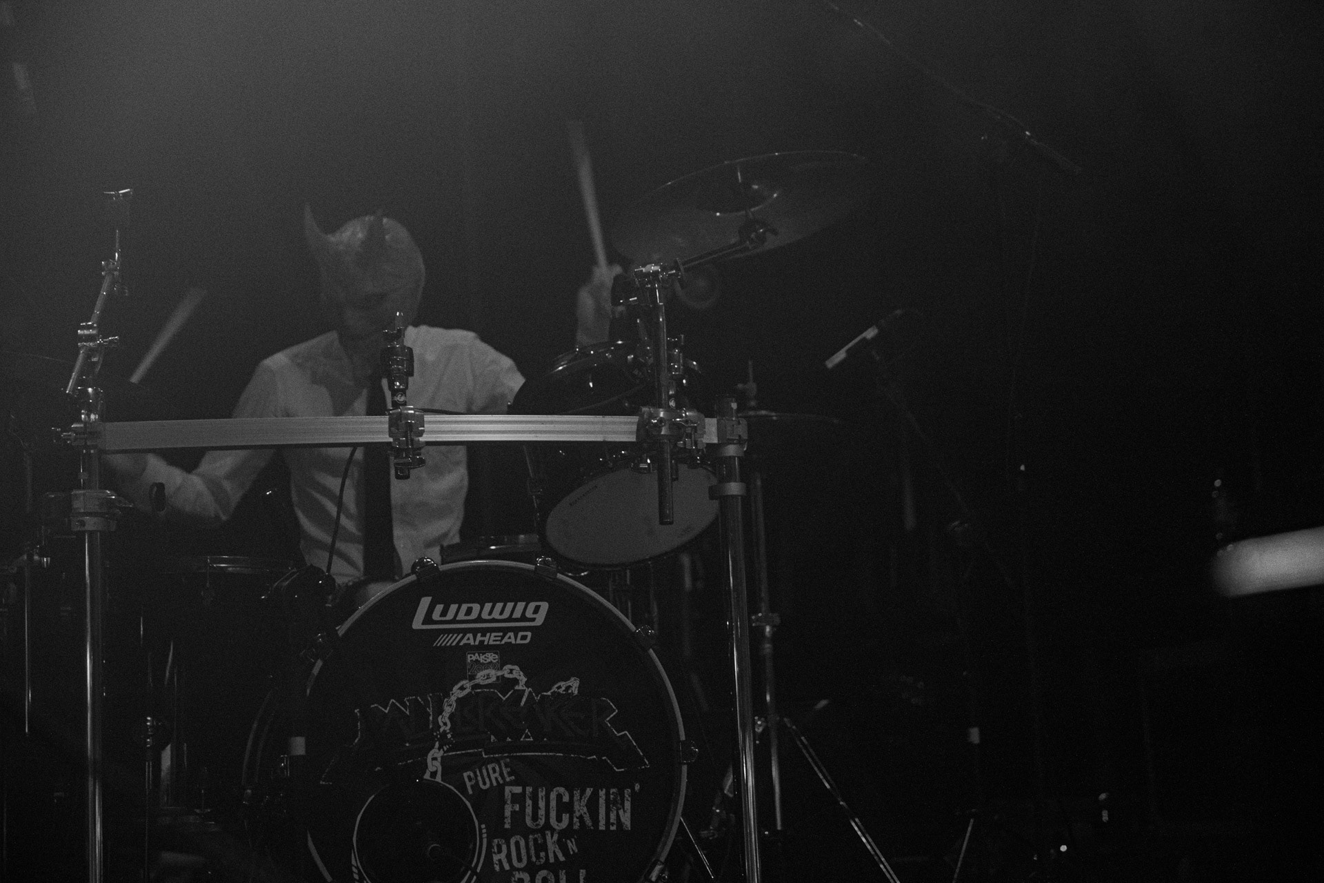 18.12.2021 Masturbator - Antysylwester Antyradia, 18 lat klubu Progresja,n/z Vithor/ growl-git, n/z Raefoth/bas, n/z Czaha/beki, n/z Mayhem/git,metal, blackmetal, thrashmetal, satanic old skull metal, fot. Andrzej Wasilkiewicz/Reporter