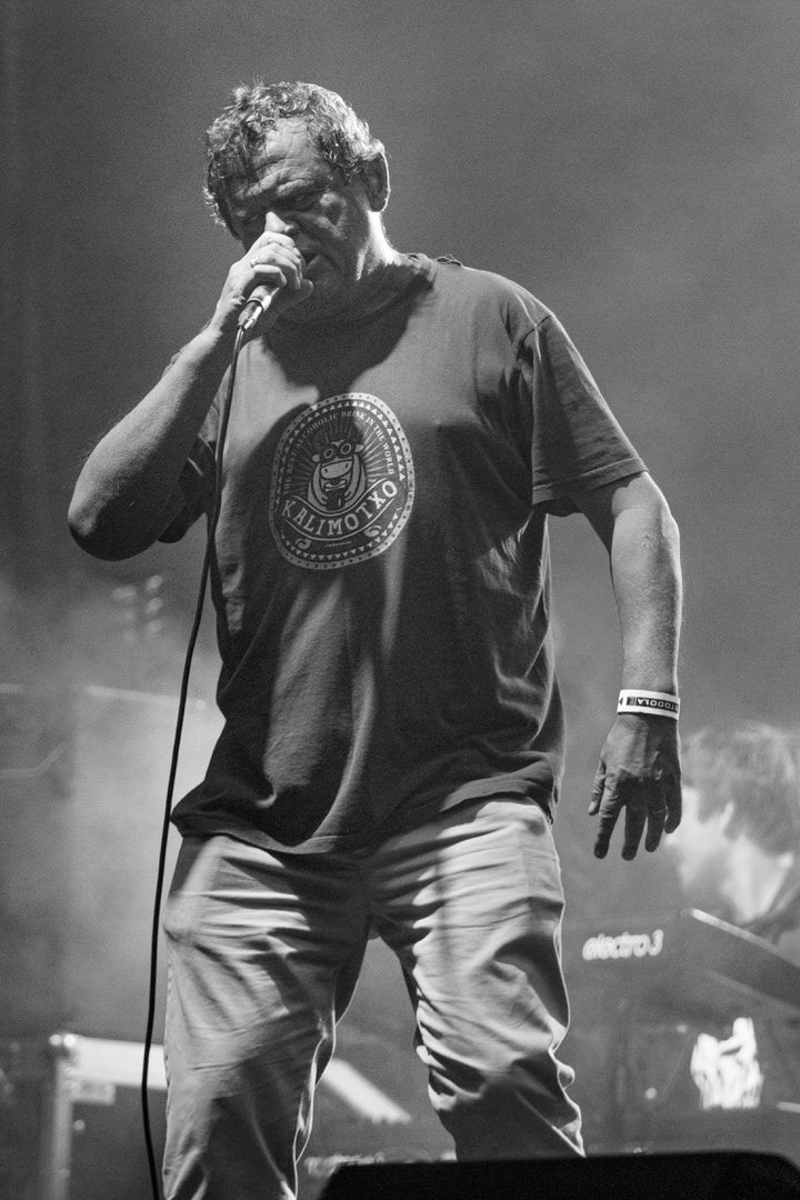 KULT - koncert w ramach Pomaranczowej Trasy 2020 - MUZYCZNA SYRENKA. 9 pazdziernika 2020, Warszawa, Stadion Syrenki. n/z Kazik Staszewski wokal,Rock, rock progresywny, rock alternatywny, punk, nowa fala.fot. Andrzej kaziq Wasilkiewicz/Reporter