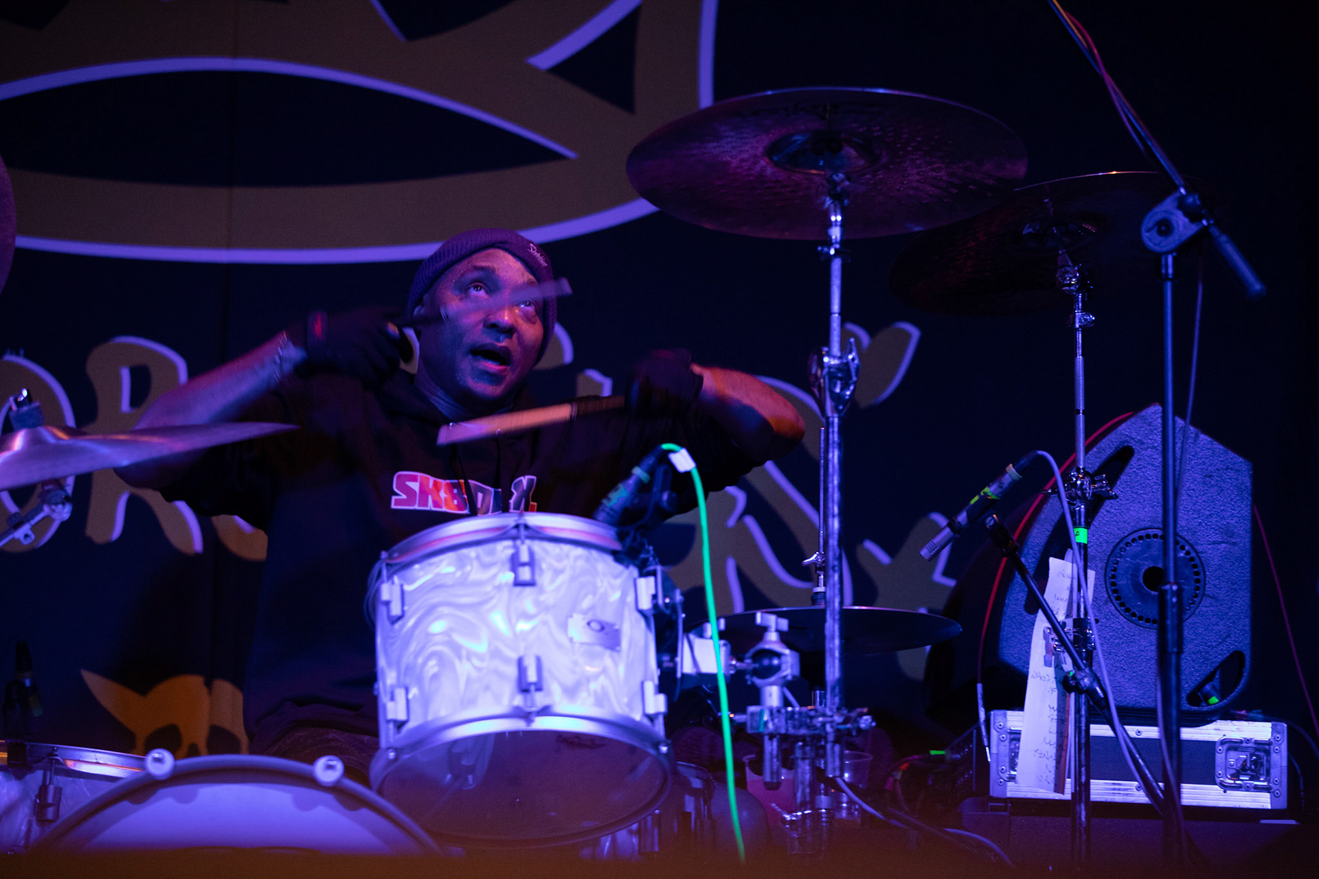 Dog Eat Dog - USA - hardcore, punkrock, rap, metal, hip hop,reggae, soul, funk,
Dave Neabore (bass), 
John Connor (vocals), 
Brandon Finley (drums) 
Roger Hämmerli (guitar)
Bozez (sax & beer)
koncert w Warszawskiej Progresji w ramach trasy 25 lat All Boro Kings zespołu Dog Eat Dog.
fot. Andrzej Wasilkiewicz/Reporter