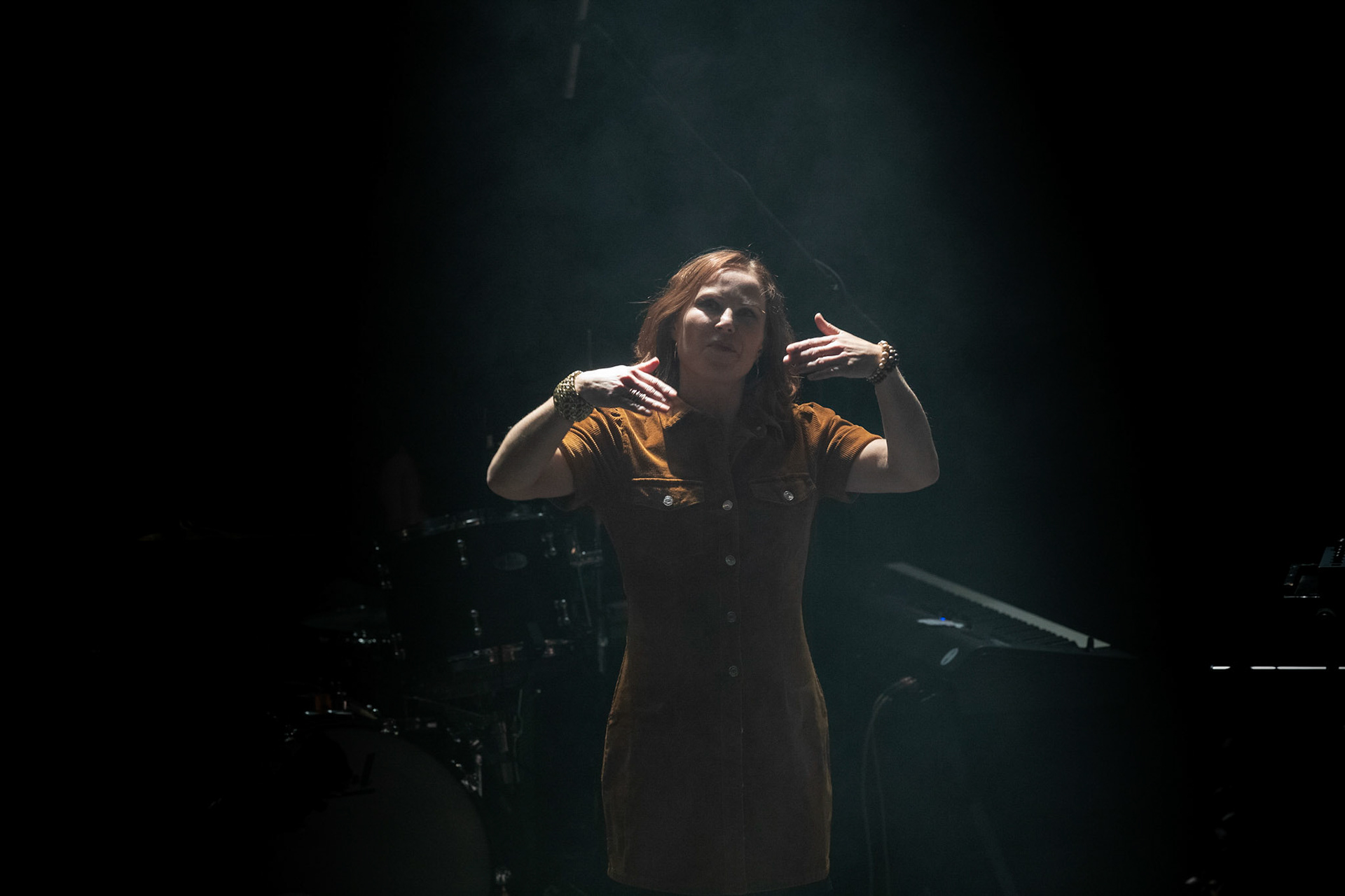 The Gathering: holenderska grupa rockowa, trasa The Gathering_30th Anniversary od doom-metalowego brzmienia z lat 90 po melodyjne i klimatyczne rejony rocka, trip-rock, post-rock, metalu, czy shoegaze. Koncert Warszawa Progresja, HQ44

The Gathering w składzie:
Silje Wergeland – wokal
Rene Rutten – gitara
Hans Rutten – perkusja
Frank Boeijen – klawisze
Hugo Prinsen Geerligs – bass
fot. Andrzej kaziq Wasilkiewicz/Reporter