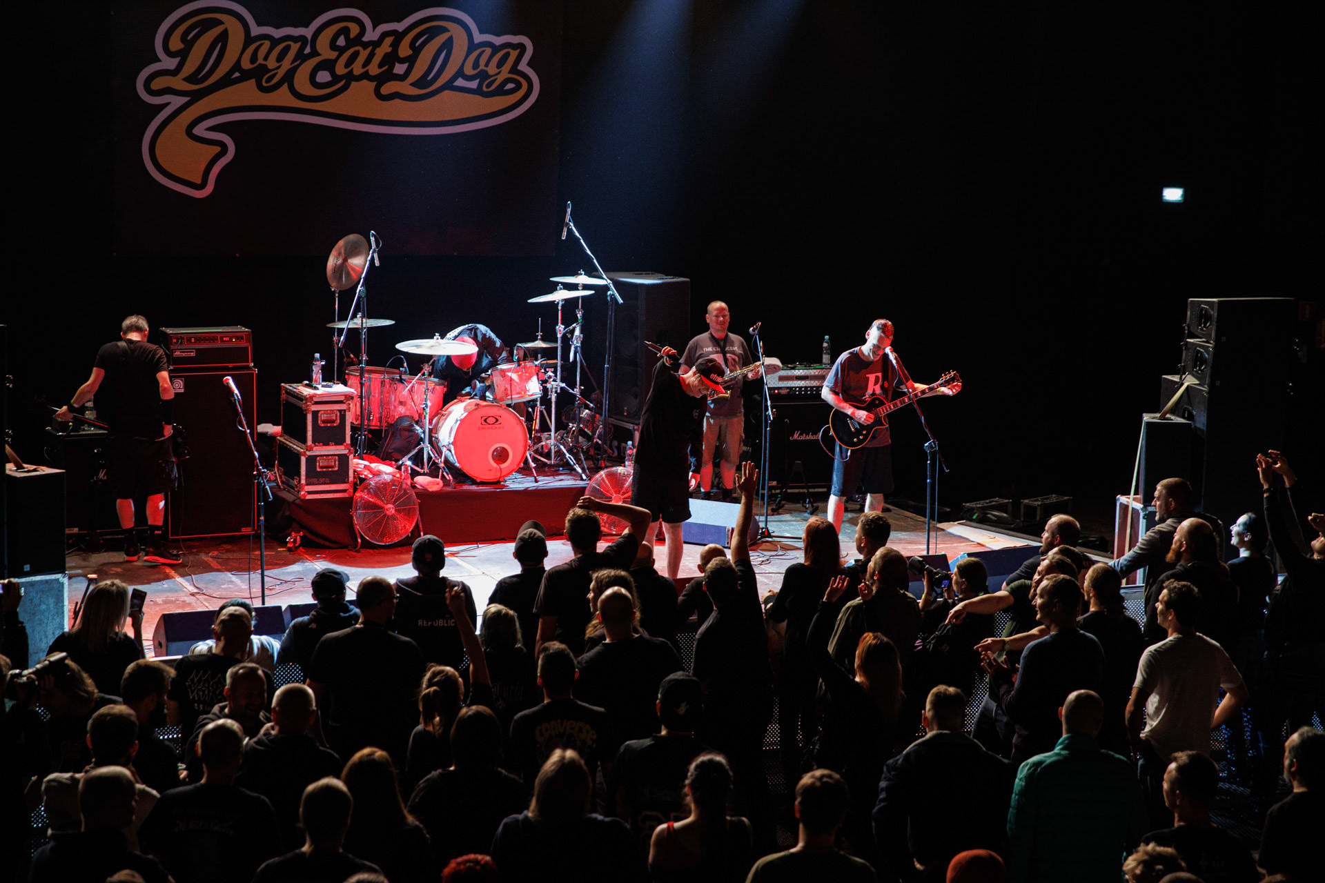 30.11.2021 koncert Dog Eat Dog - USA - hardcore, punkrock, rap, metal, hip hop, reggae, soul, funk,n/z Dave Neabore (bass), n/z John Connor (vocals), n/z Brandon Finley (drums), n/z Roger Hammerli (guitar),n/z Bozez (sax &amp; beer),koncert Warszawa, Progresja 25 lat albumu Play Games -  Dog Eat Dog.fot. Andrzej Wasilkiewicz/Reporter