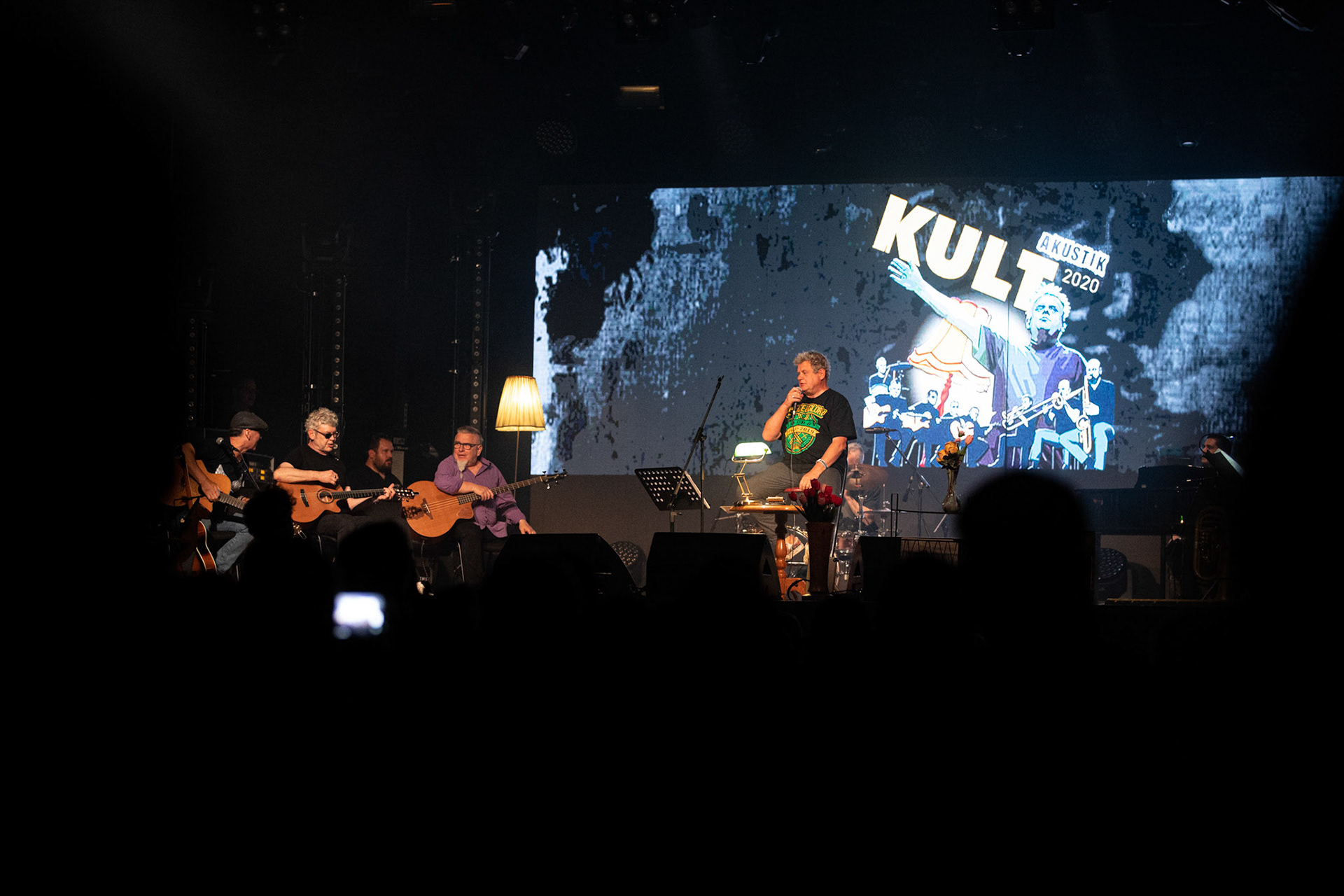 KULT - koncert w Trasy AKUSTIK 2021 - klub Stodola Warszawa 4.06.2021 n/z Kazik Staszewski wokal,Wojciech Jabłonski gitara,Piotr Morawiec gitara,Ireneusz Werenski bas,Tomasz Goehs perkusja,Konrad Wantrych klawisze,Janusz Zdunek trabka,Mariusz Godzina saksofony,Jarosław Wazny puzon,Rock, rock progresywny, rock alternatywny, punk, nowa fala.fot. Andrzej kaziq Wasilkiewicz/kaziq.com