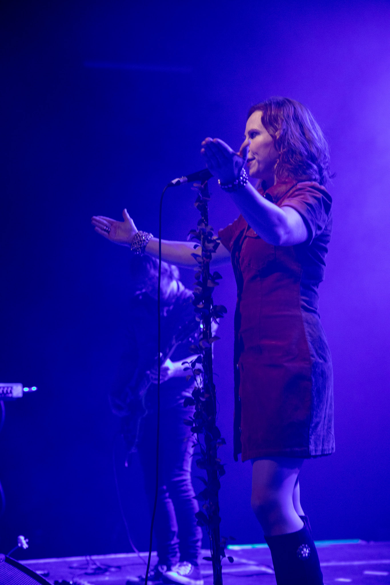 The Gathering: holenderska grupa rockowa, trasa The Gathering_30th Anniversary od doom-metalowego brzmienia z lat 90 po melodyjne i klimatyczne rejony rocka, trip-rock, post-rock, metalu, czy shoegaze. Koncert Warszawa Progresja, HQ44

The Gathering w składzie:
Silje Wergeland – wokal
Rene Rutten – gitara
Hans Rutten – perkusja
Frank Boeijen – klawisze
Hugo Prinsen Geerligs – bass
fot. Andrzej kaziq Wasilkiewicz/Reporter