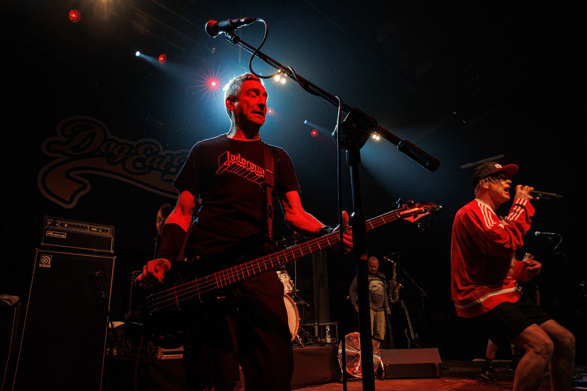 30.11.2021 koncert Dog Eat Dog - USA - hardcore, punkrock, rap, metal, hip hop, reggae, soul, funk,n/z Dave Neabore (bass), n/z John Connor (vocals), n/z Brandon Finley (drums), n/z Roger Hammerli (guitar),n/z Bozez (sax &amp; beer),koncert Warszawa, Progresja 25 lat albumu Play Games -  Dog Eat Dog.fot. Andrzej Wasilkiewicz/Reporter