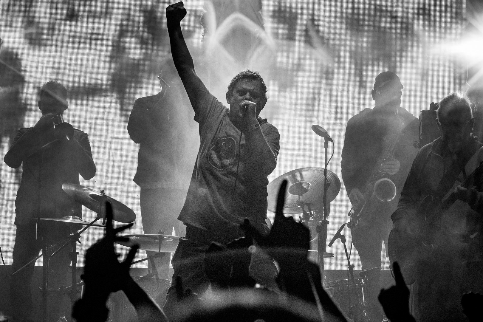 KULT - koncert w ramach Pomaranczowej Trasy 2020 - MUZYCZNA SYRENKA. 9 pazdziernika 2020, Warszawa, Stadion Syrenki. n/z. Kazik Staszewski wokal,n/z. Ireneusz Werenski bas,n/z. Janusz Zdunek trabka,n/z. Mariusz Godzina saksofony,Rock, rock progresywny, rock alternatywny, punk, nowa fala.fot. Andrzej kaziq Wasilkiewicz/Reporter