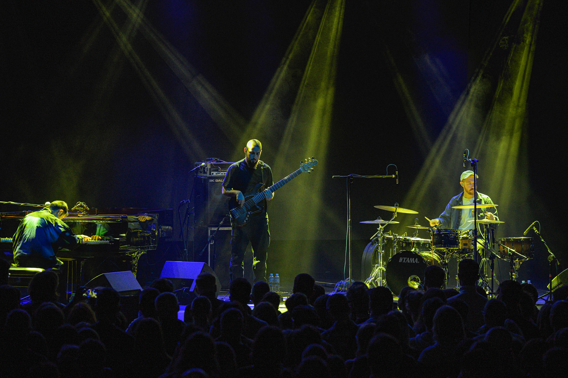 2023.11.07 Tigran Hamasyan Trio- jazz w warszawskim klubie Progresja! fot. Andrzej Wasilkiewicz/Reporter