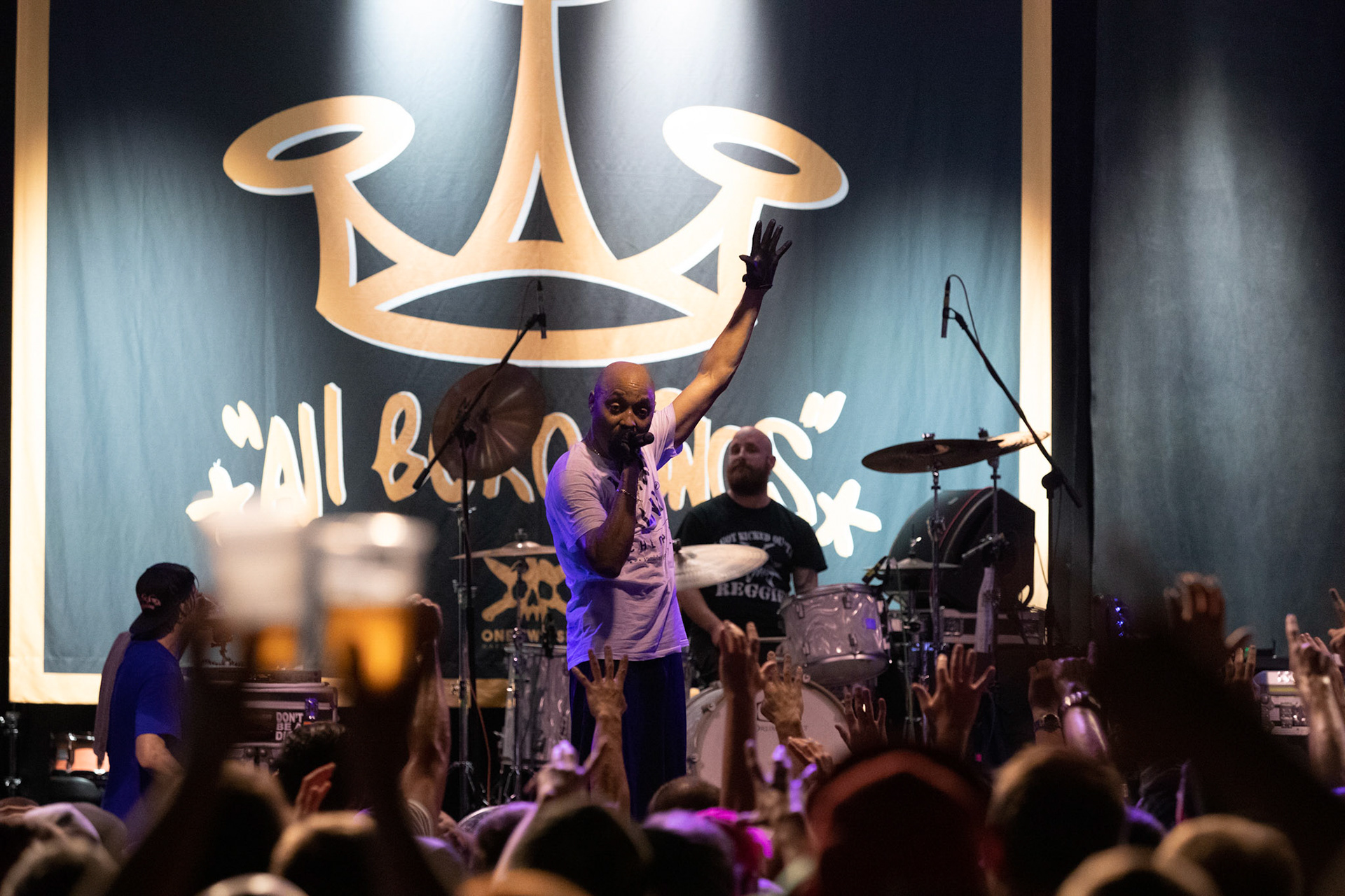 Dog Eat Dog - USA - hardcore, punkrock, rap, metal, hip hop,reggae, soul, funk,
Dave Neabore (bass), 
John Connor (vocals), 
Brandon Finley (drums) 
Roger Hämmerli (guitar)
Bozez (sax & beer)
koncert w Warszawskiej Progresji w ramach trasy 25 lat All Boro Kings zespołu Dog Eat Dog.
fot. Andrzej Wasilkiewicz/Reporter