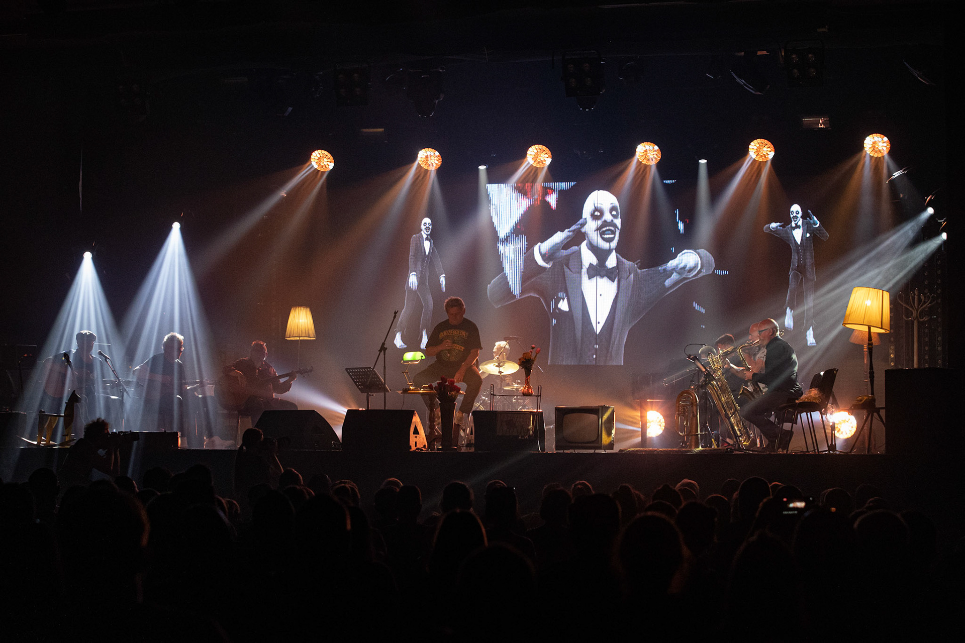KULT - koncert w Trasy AKUSTIK 2021 - klub Stodola Warszawa 4.06.2021 n/z Kazik Staszewski wokal,Wojciech Jabłonski gitara,Piotr Morawiec gitara,Ireneusz Werenski bas,Tomasz Goehs perkusja,Konrad Wantrych klawisze,Janusz Zdunek trabka,Mariusz Godzina saksofony,Jarosław Wazny puzon,Rock, rock progresywny, rock alternatywny, punk, nowa fala.fot. Andrzej kaziq Wasilkiewicz/kaziq.com