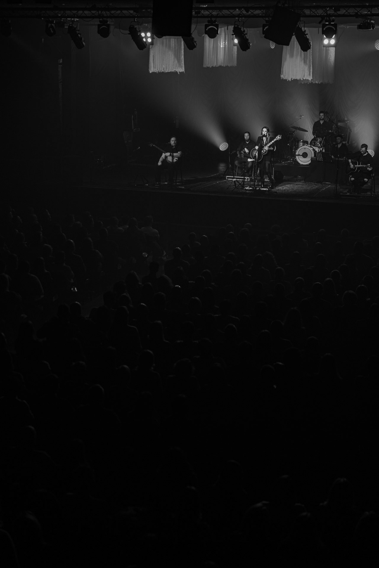 5.12.2021 Kasia Kowalska akustycznie w Klubie Stodola.n/z Kasia Kowalska - wokal,n/z Jerzy Runowski - gitara,n/z Pawel Grudniak - bass,n/z Marcin Karel - gitara,n/z Barek Pawlus - perkusja,Rock, rock progresywny, rock alternatywny, polski rock, pop-rock.fot. Andrzej Wasilkiewicz/Reporter