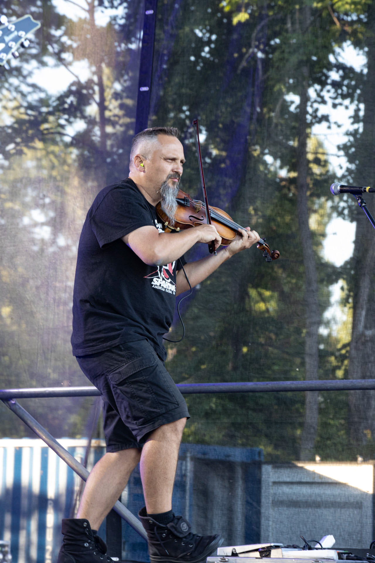 Hunter - postpandemoniczny koncert z okazji XXXV-lecia.Progresja - Gramy do Woli, Warszawa.Michał „Jelonek” Jelonek – skrzypce, fot. Andrzej Wasilkiewicz/Reporter