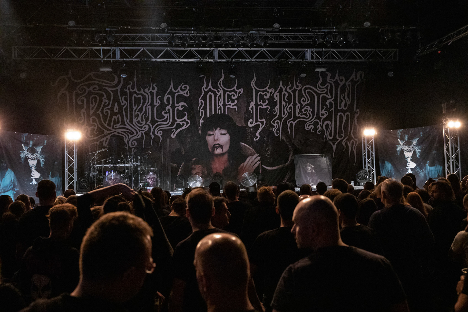 CRADLE OF FILTH - UK. black metal, metal symfoniczny, metal gotycki,
Dani Filth - Vocals,
Martin Skaroupka - Drums, Keyboards and Orchestrations,
Daniel Firth - Bass,
Richard Shaw - Guitar,  
Ashok - Guitar,  
Lindsay Schoolcraft - Narrative vocals,
Nuclear Blast Records
Knockoutprod
fot. Andrzej kaziq Wasilkiewicz/Reporter