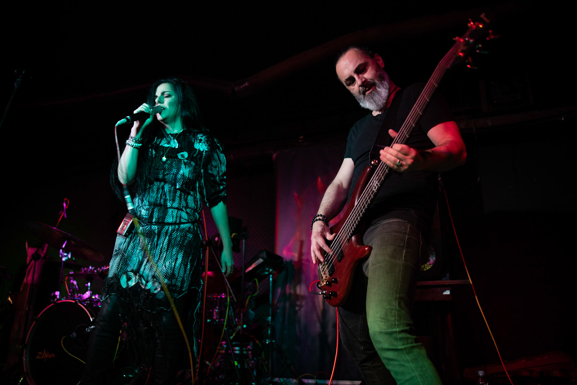 Hetane - rock alternatywny, trip-hop, muzyka elektroniczna,
MAGDA OLEŚ - wokale, teksty,
ŁUKASZ /JELEŃ/ POL - gitara, klawisze, elektronika,
REM KARPIENKO - bass,
MICHAŁ LANGE- perkusja,
Warszawa, klub Potok Drugi Dom Ludzi Rocka,
fot. Andrzej kaziq Wasilkiewicz